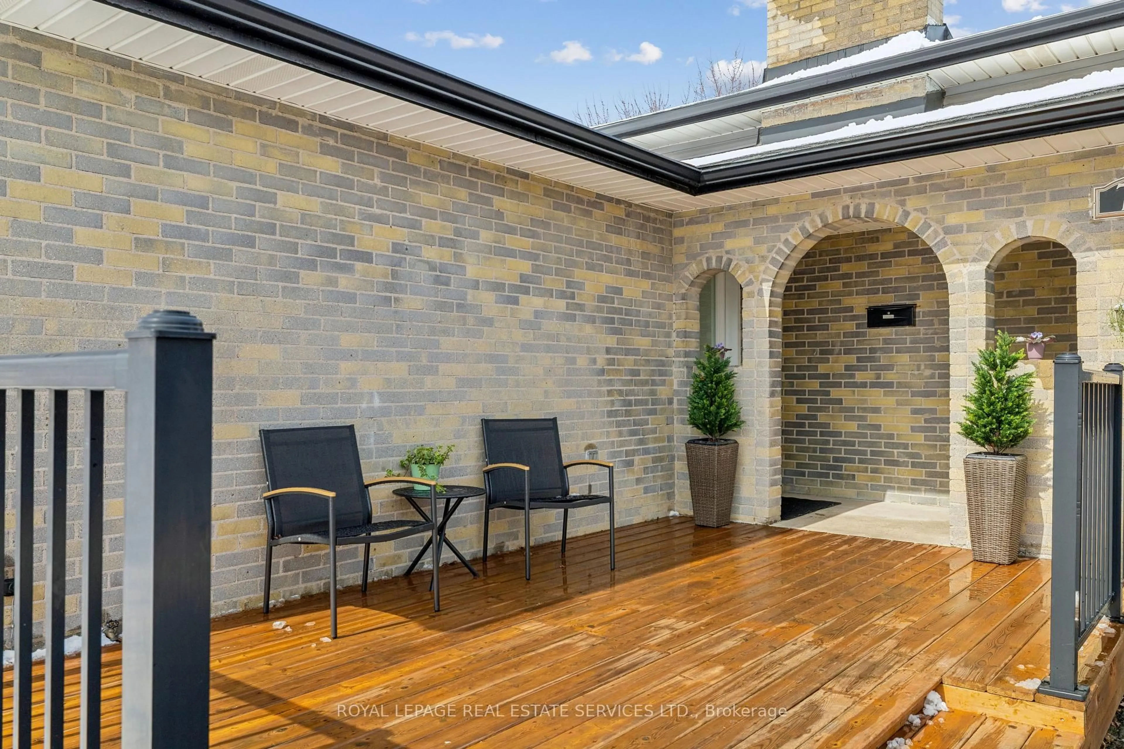 Patio, street for 76 Endicott Terr, Welland Ontario L3C 5R8