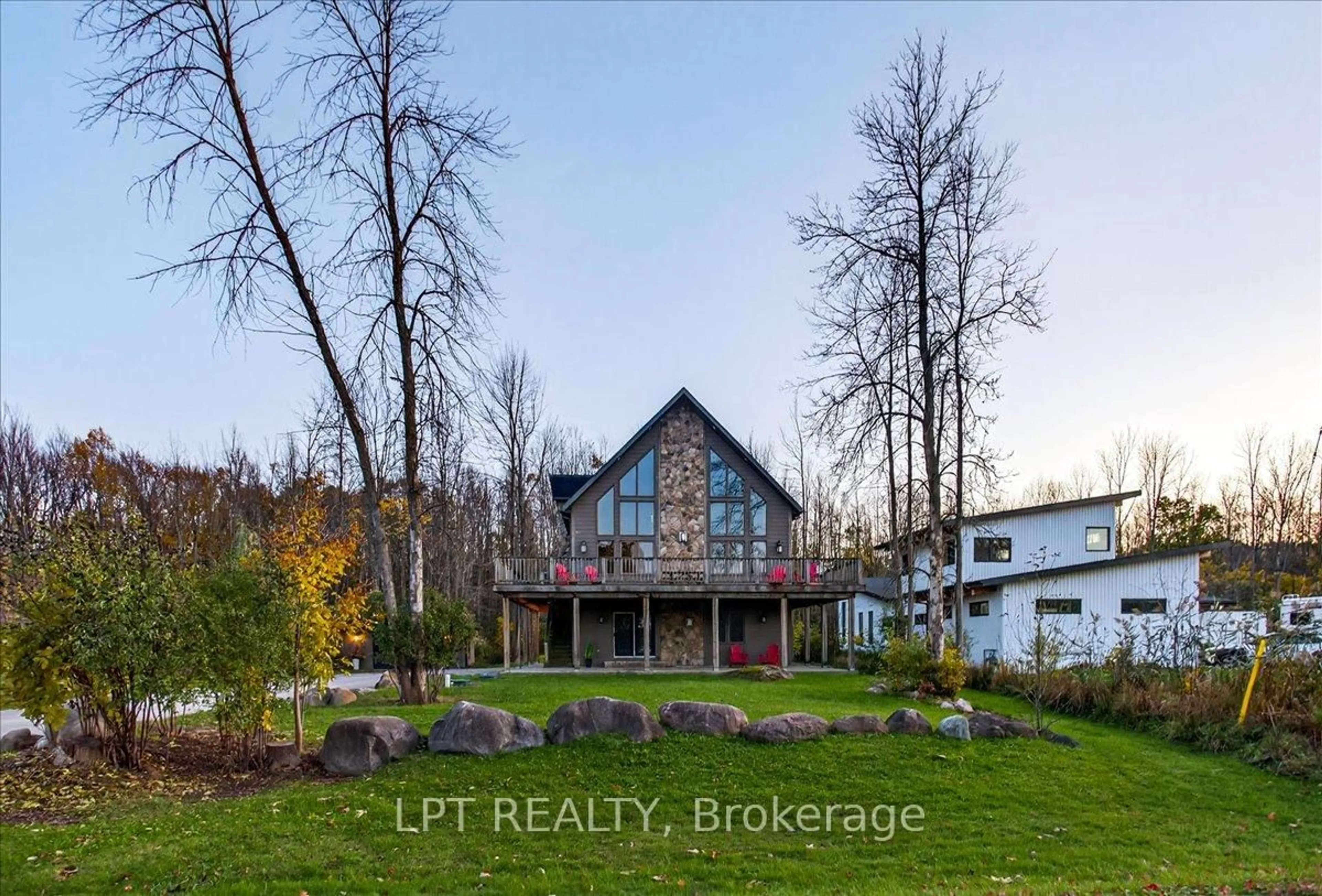 A pic from outside/outdoor area/front of a property/back of a property/a pic from drone, unknown for 192 Sunset Blvd, Blue Mountains Ontario N0H 2P0