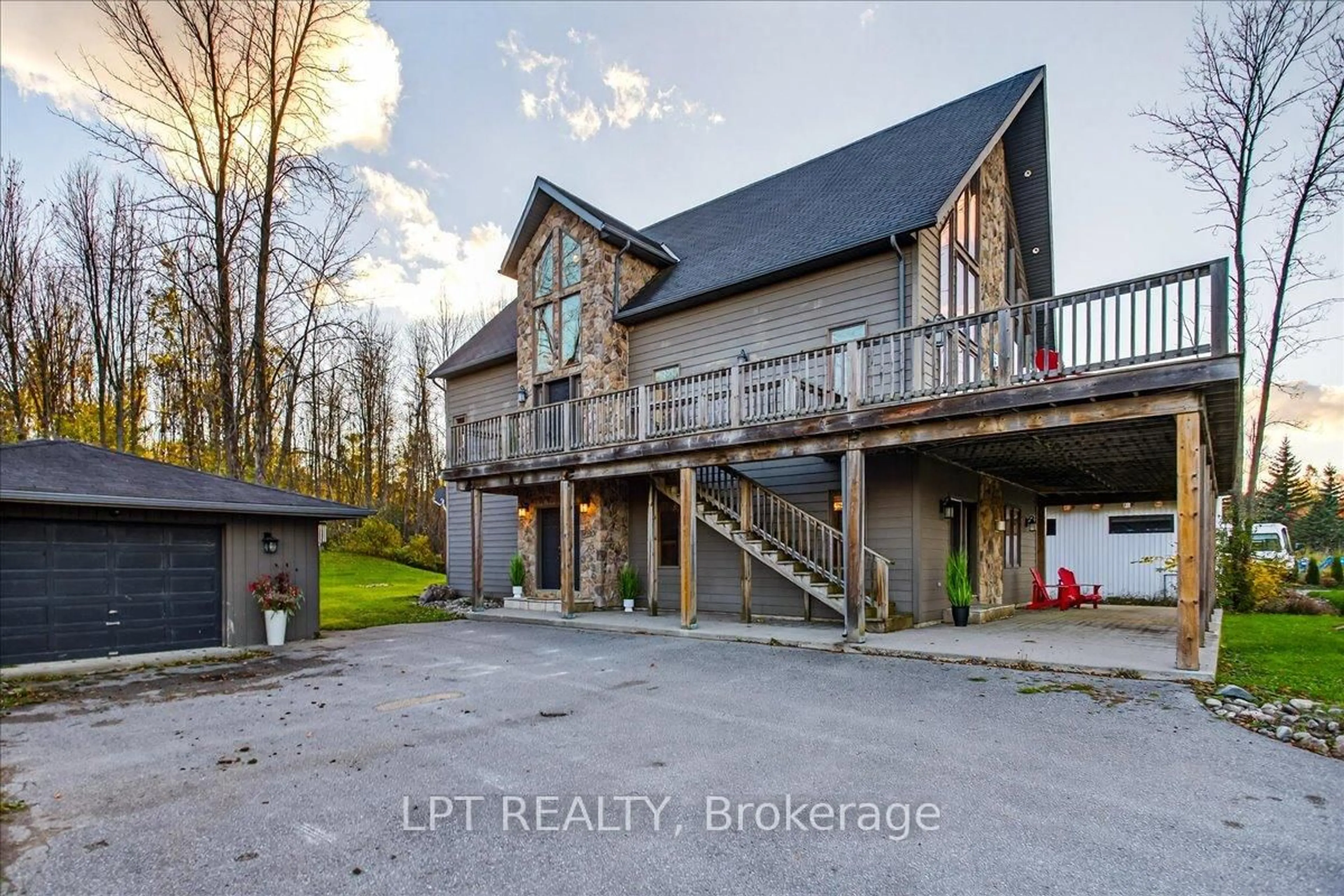 A pic from outside/outdoor area/front of a property/back of a property/a pic from drone, building for 192 Sunset Blvd, Blue Mountains Ontario N0H 2P0