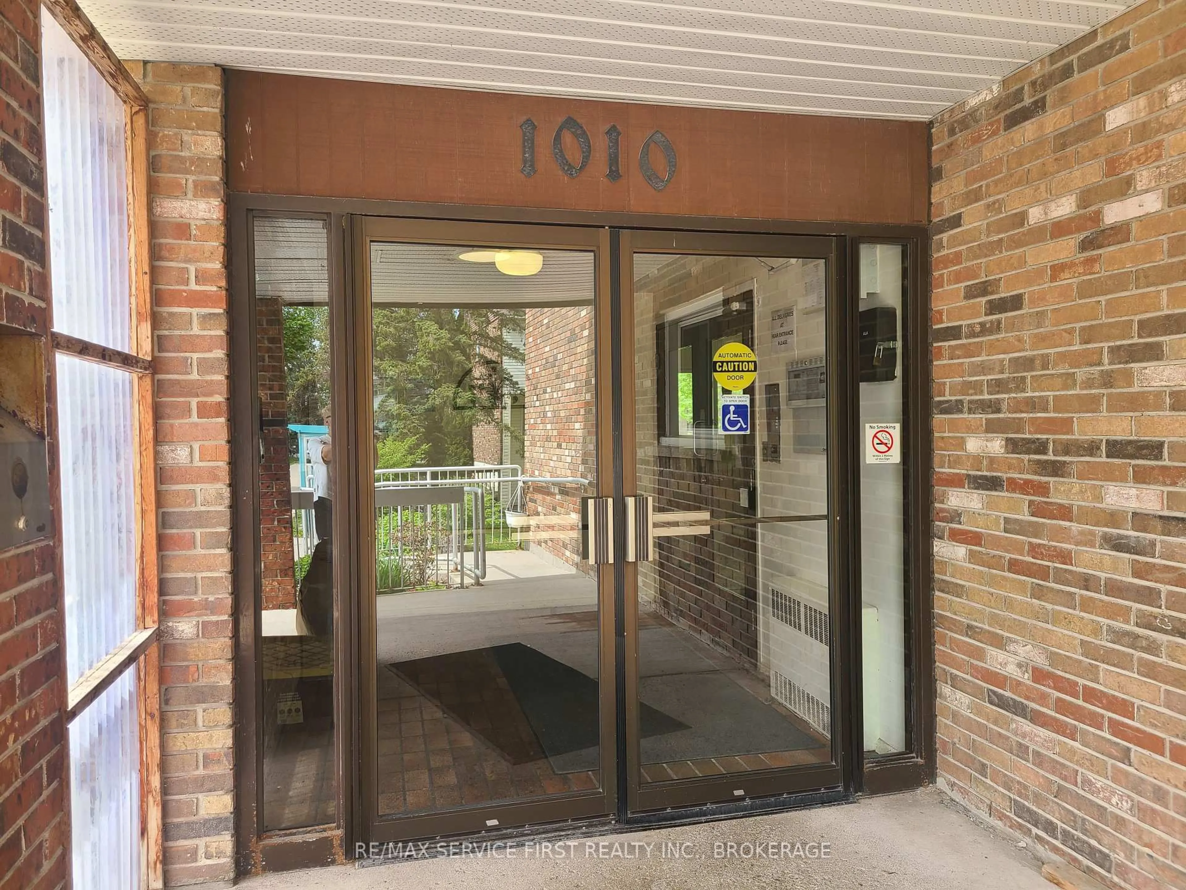 Indoor foyer for 1010 Pembridge Cres #103, Kingston Ontario K7P 1A3