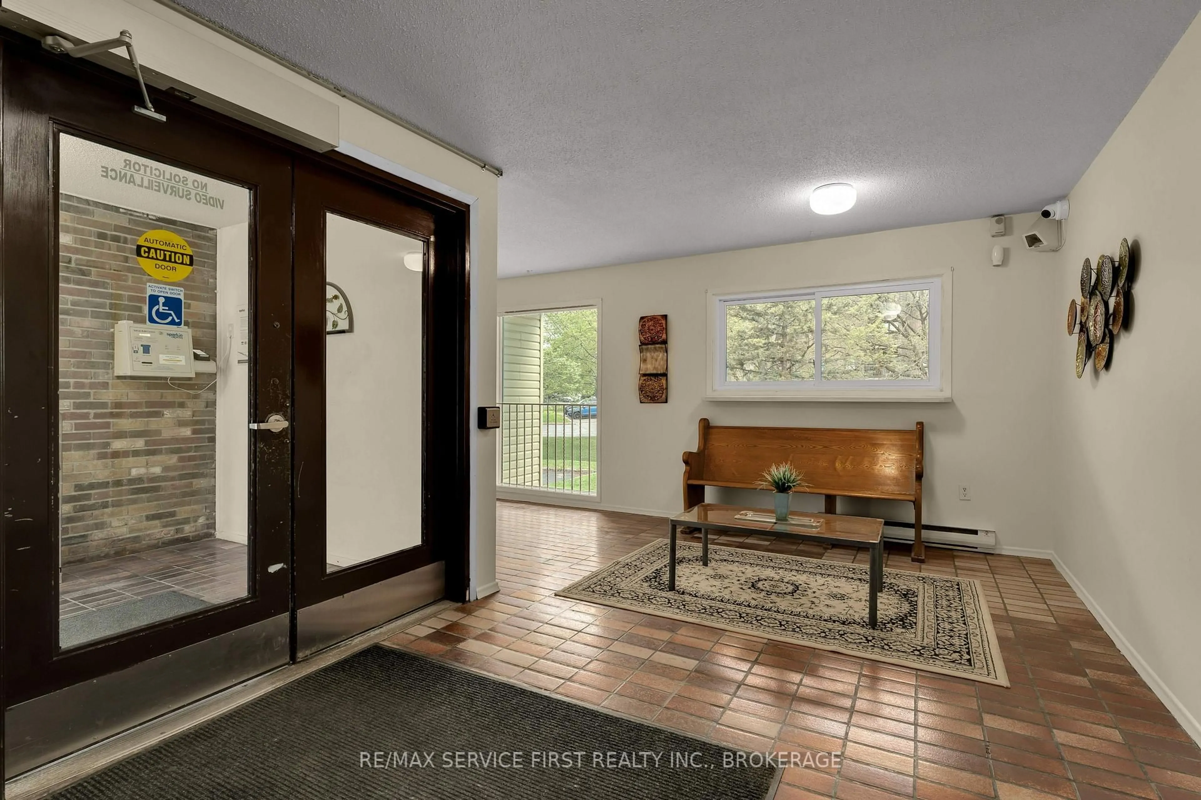 Indoor entryway for 1010 Pembridge Cres #103, Kingston Ontario K7P 1A3