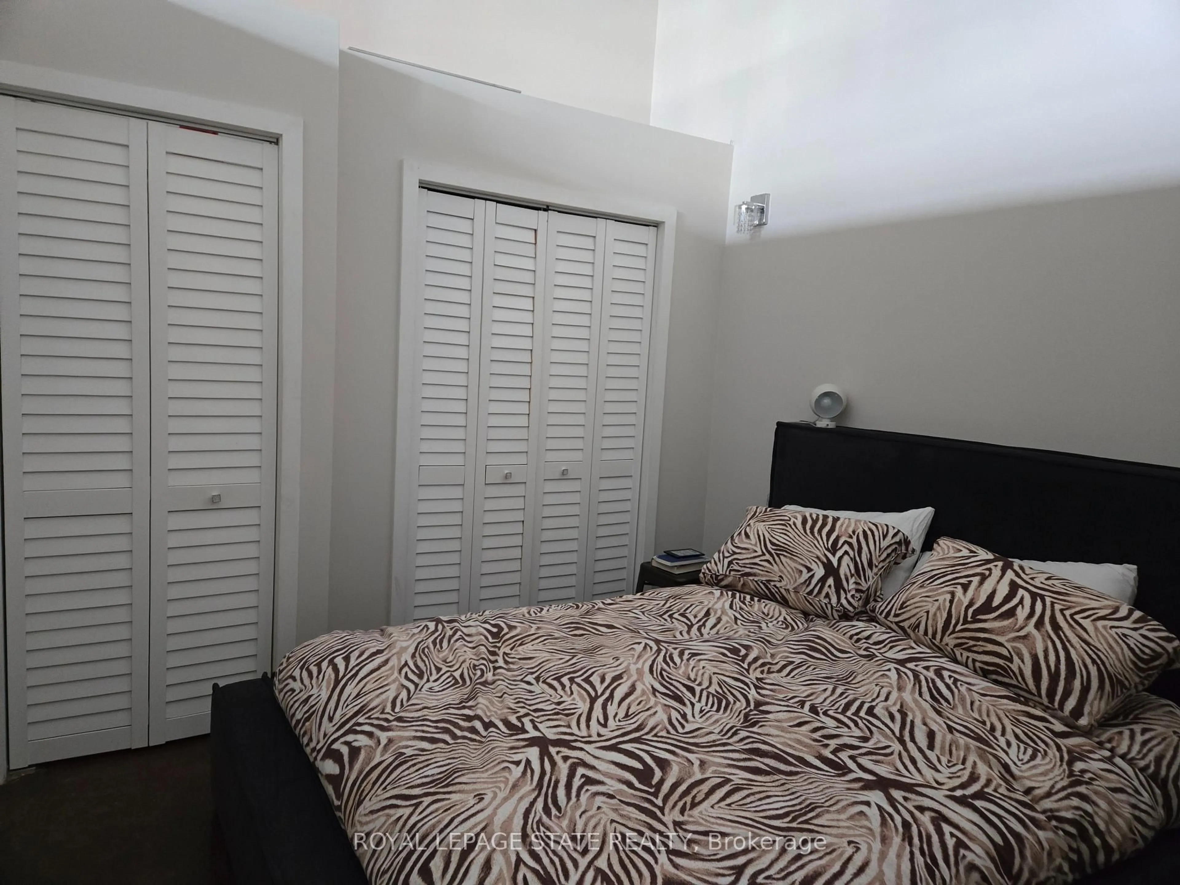 A pic of a room for 11 Rebecca St #202, Hamilton Ontario L8R 3H7