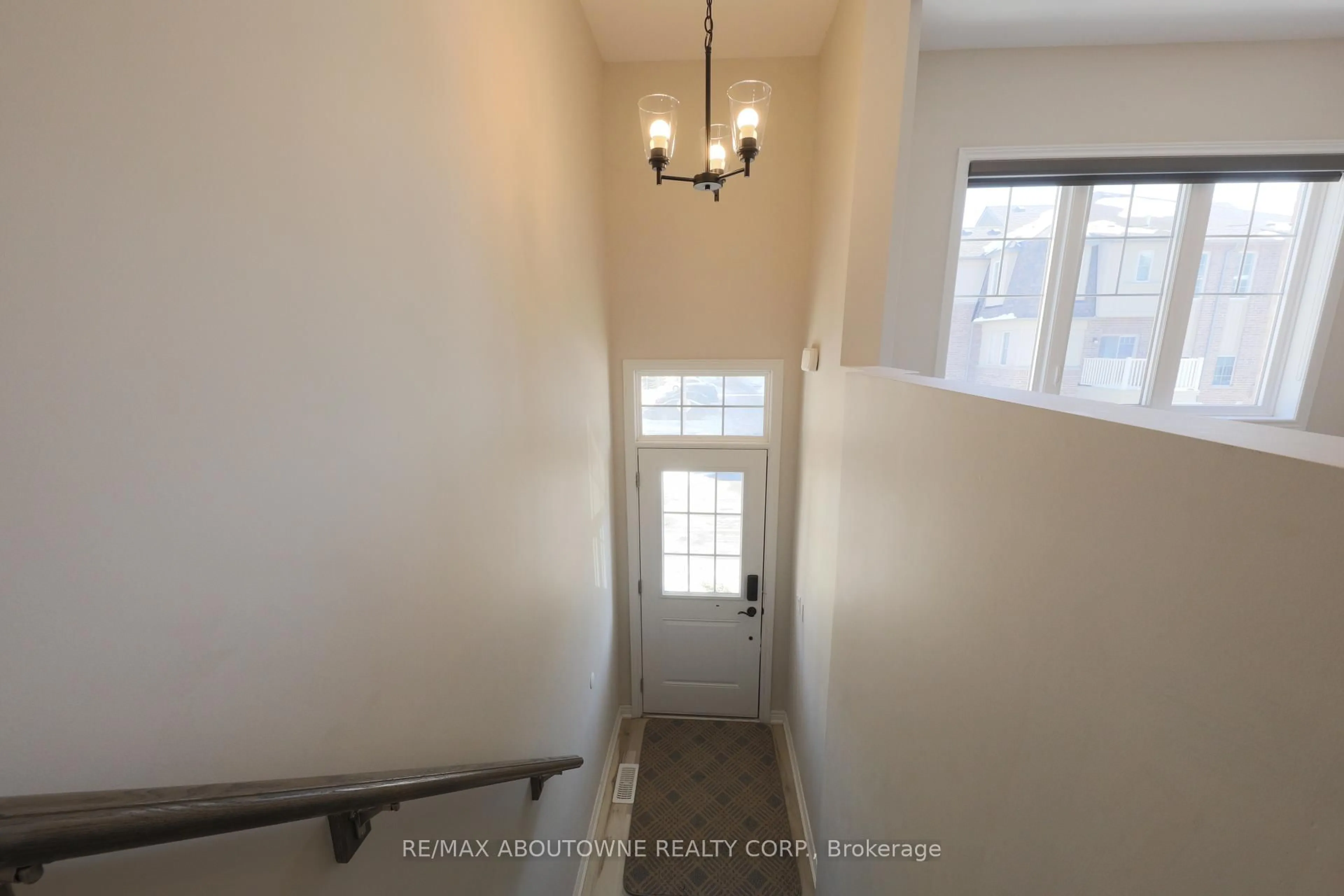 Indoor entryway for 15 Barley Lane, Hamilton Ontario L9K 0K1