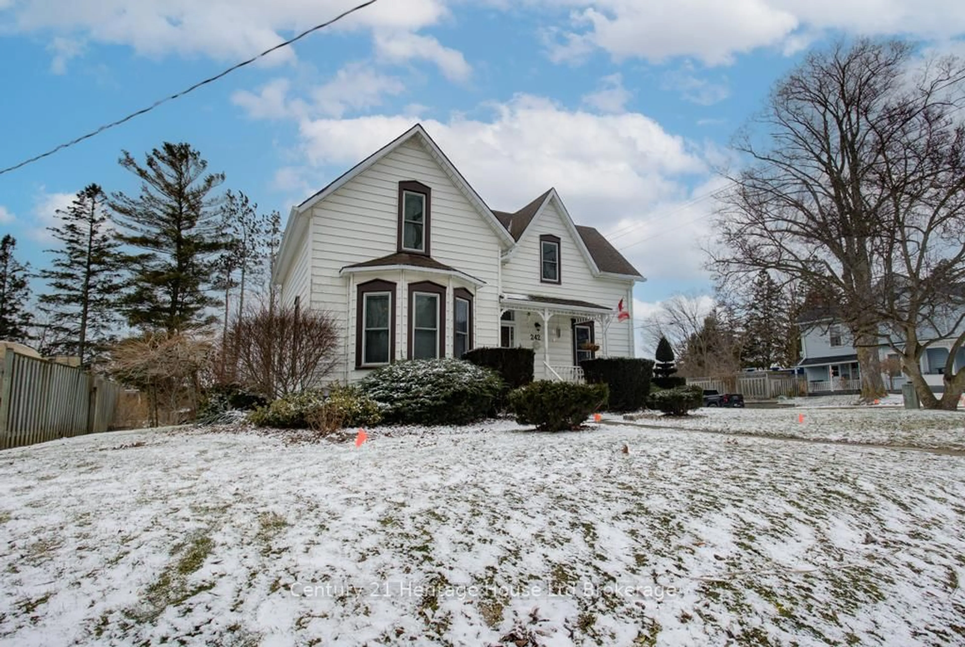 A pic from outside/outdoor area/front of a property/back of a property/a pic from drone, street for 242 Wonham St, Ingersoll Ontario N5C 2Z6