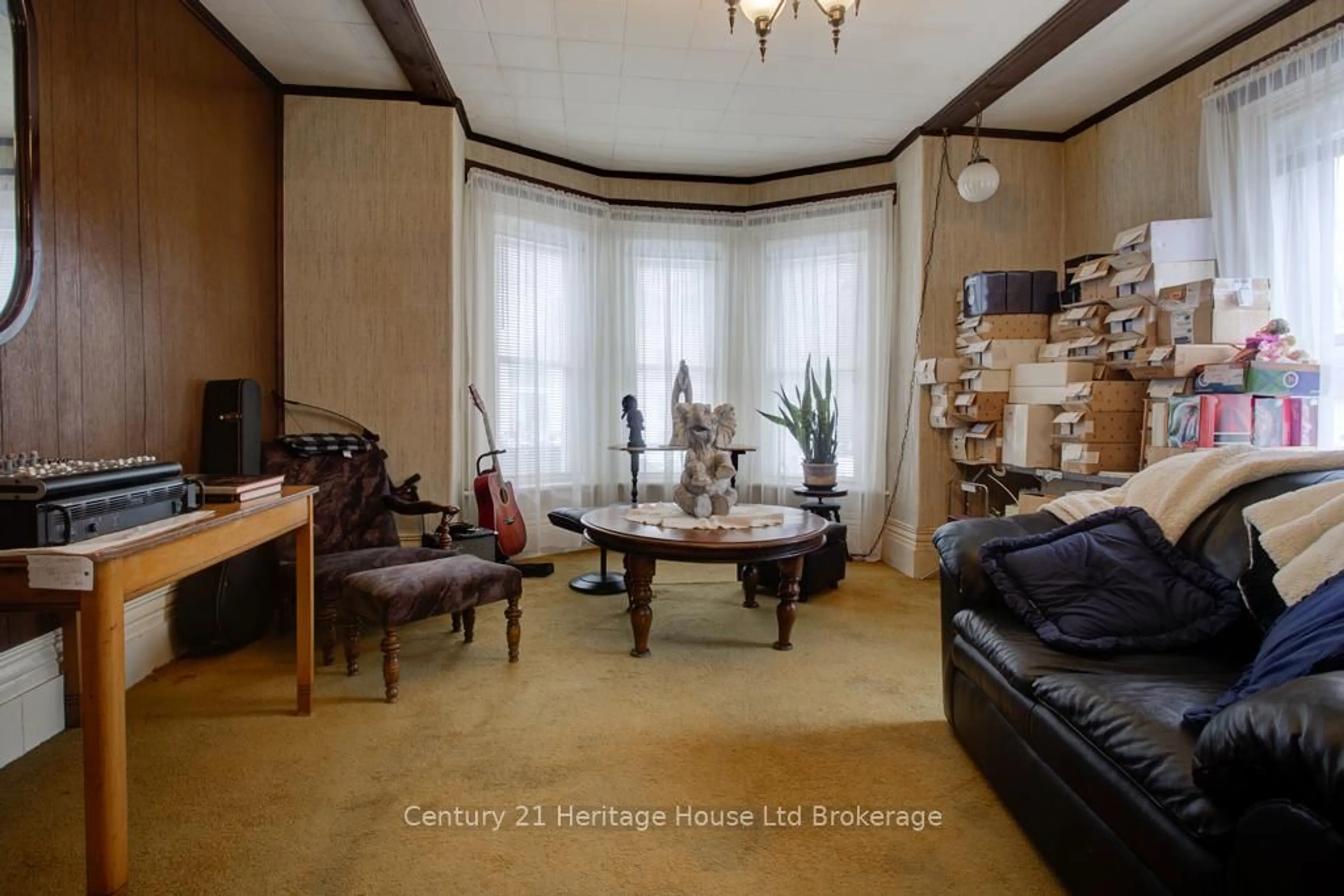 Living room with furniture, wood/laminate floor for 242 Wonham St, Ingersoll Ontario N5C 2Z6