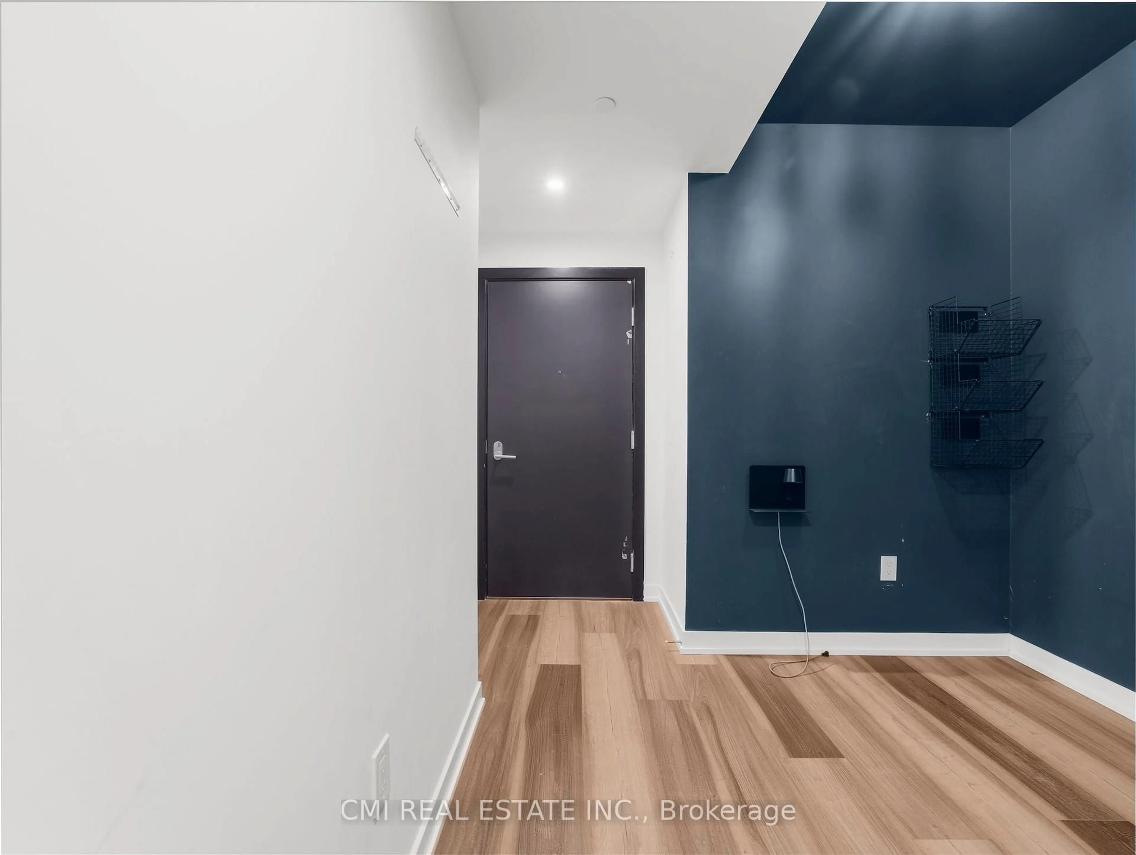 Indoor foyer for 5 Wellington St #411, Kitchener Ontario N2G 0E3