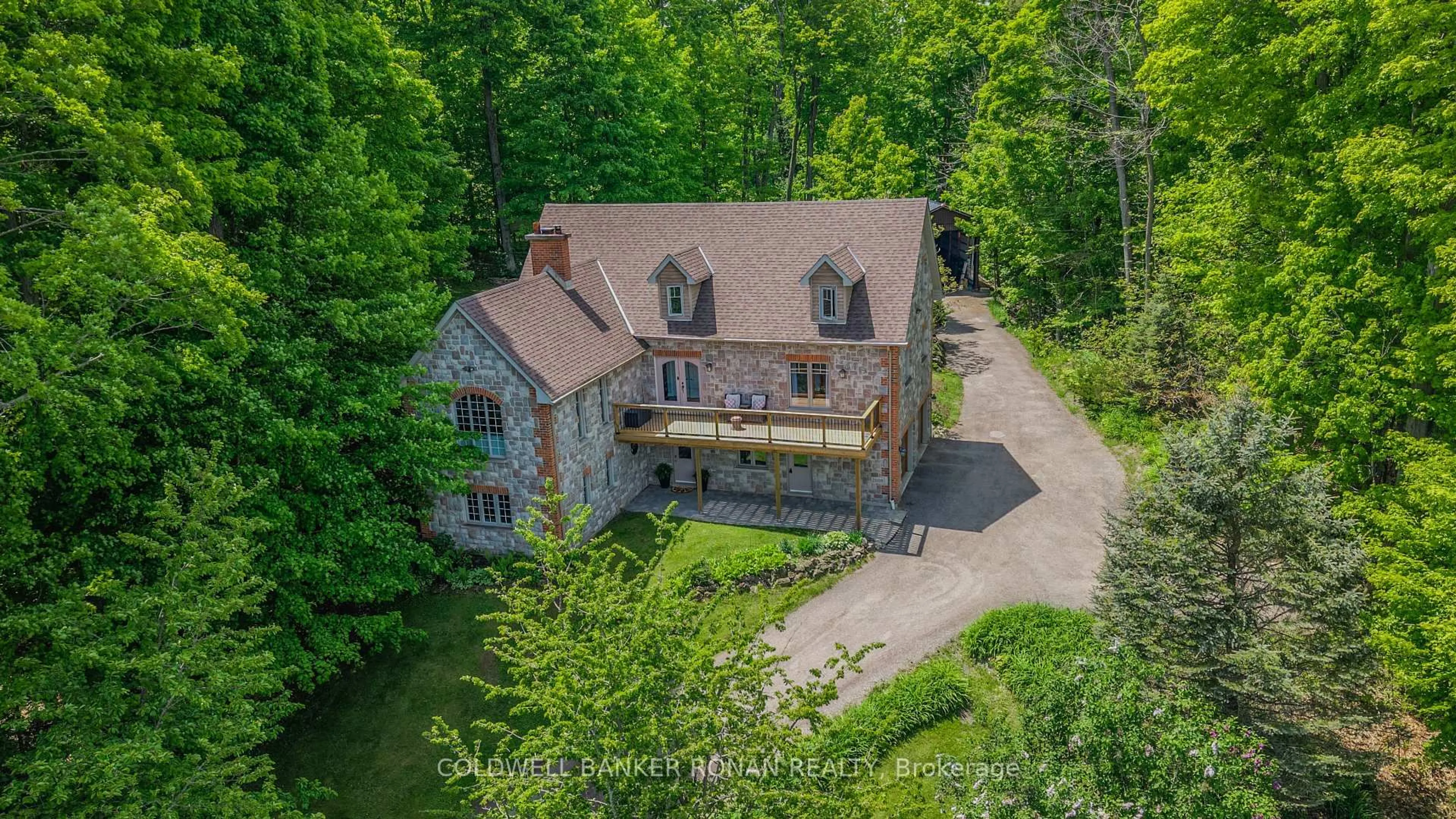 A pic from outside/outdoor area/front of a property/back of a property/a pic from drone, unknown for 38 Big Tree Circ, Mulmur Ontario L0M 1M0