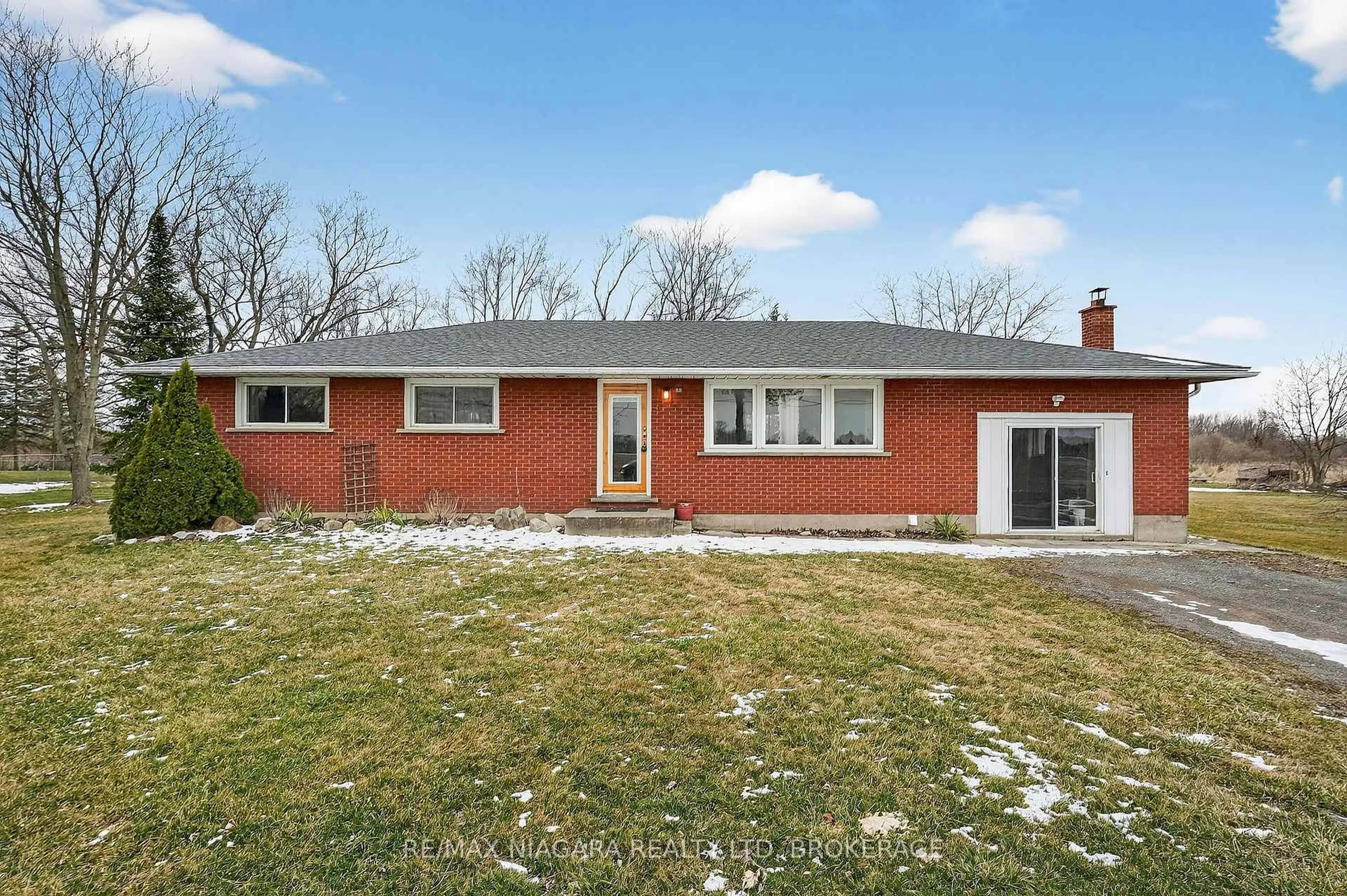 Home with brick exterior material, street for 3818 Elm St, Port Colborne Ontario L3K 5V5