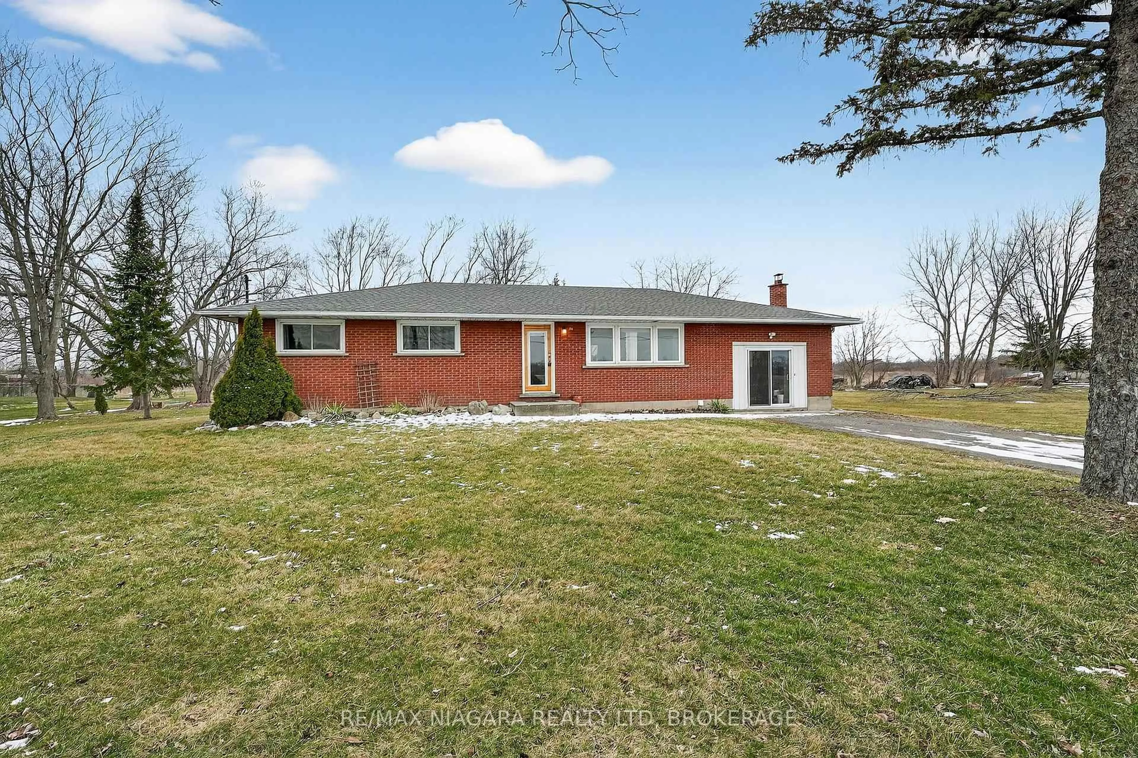 Home with brick exterior material, street for 3818 Elm St, Port Colborne Ontario L3K 5V5