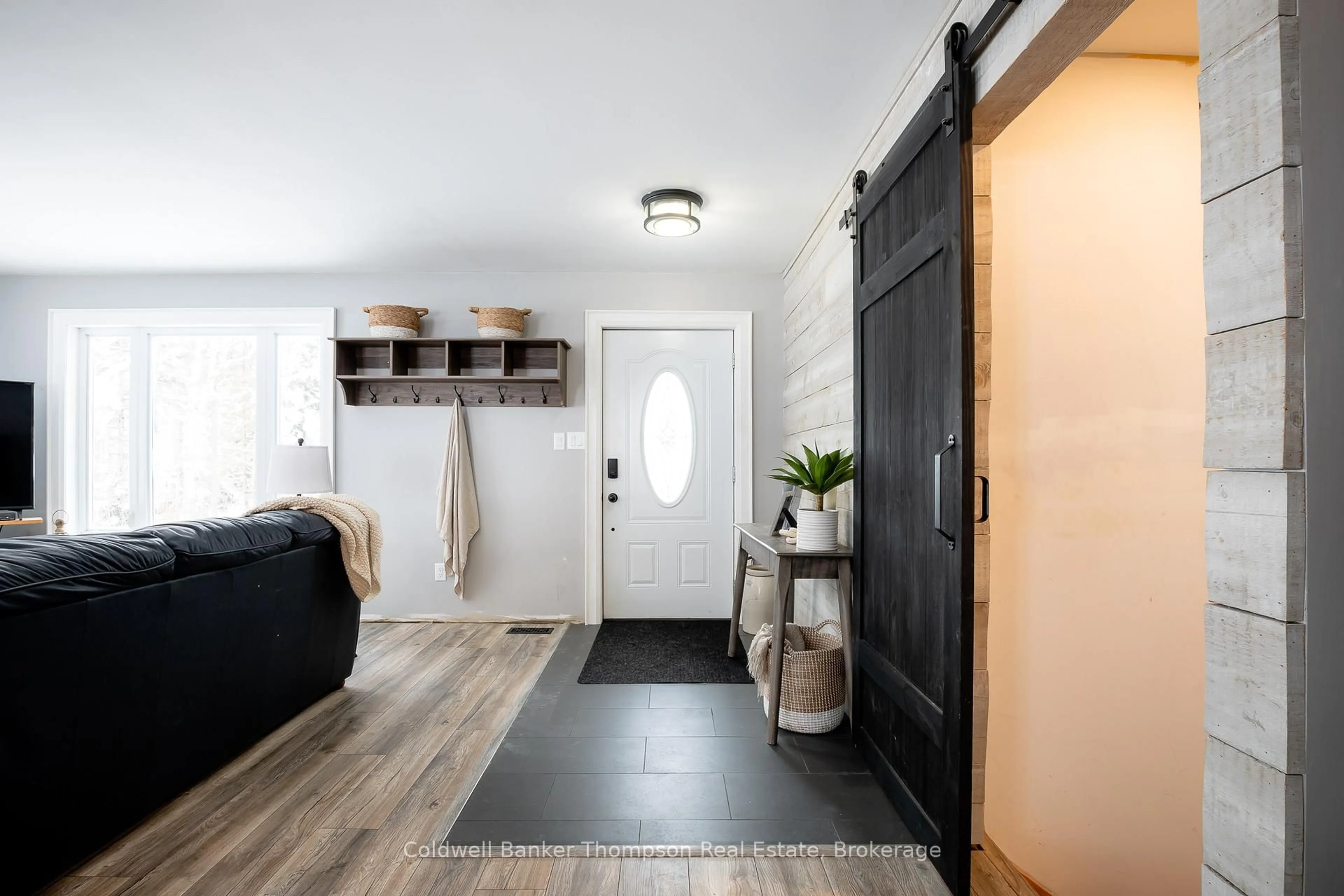 Indoor entryway for 751 Old Muskoka Rd, Huntsville Ontario P0B 1M0