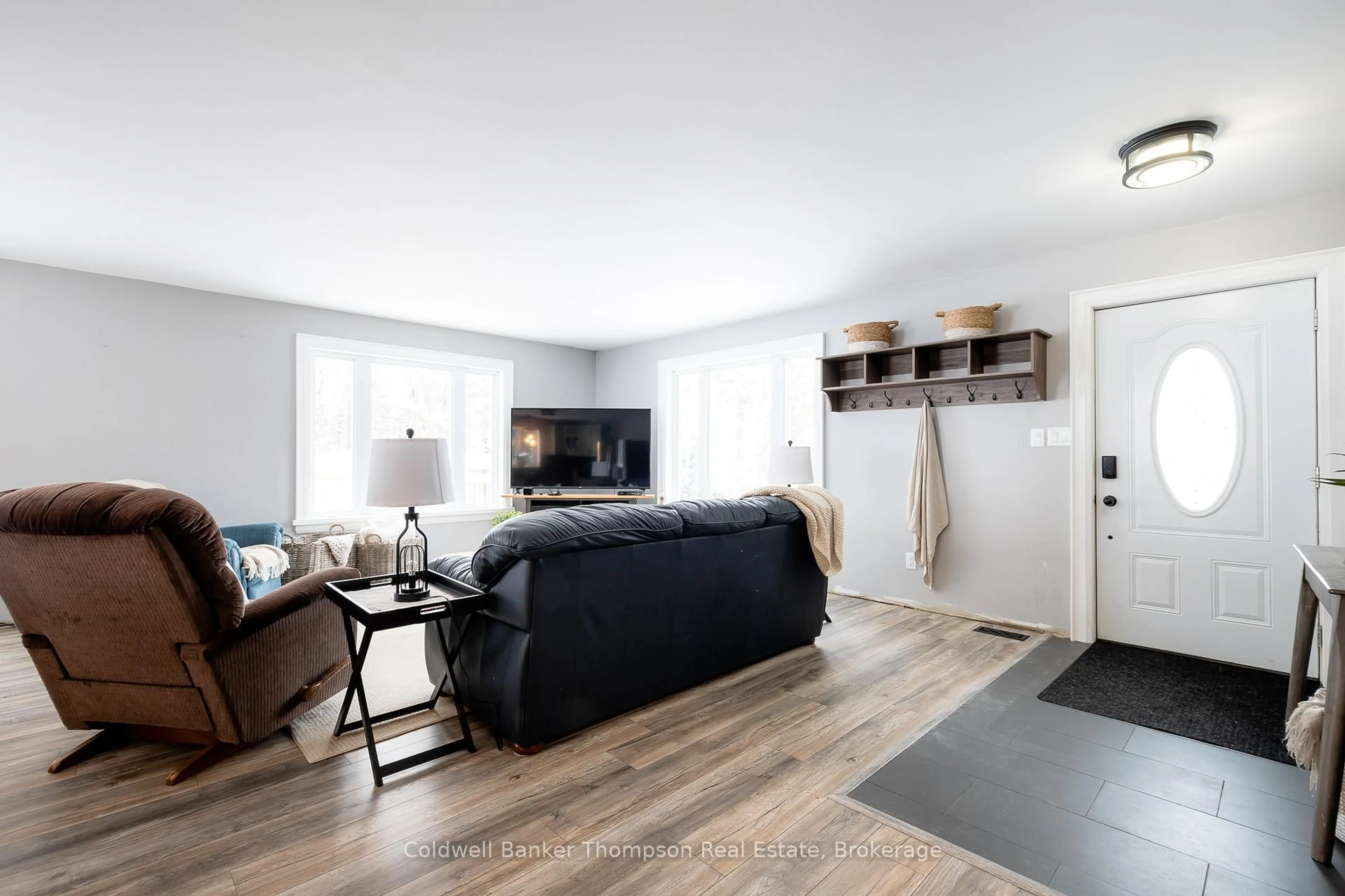 Living room with furniture, unknown for 751 Old Muskoka Rd, Huntsville Ontario P0B 1M0