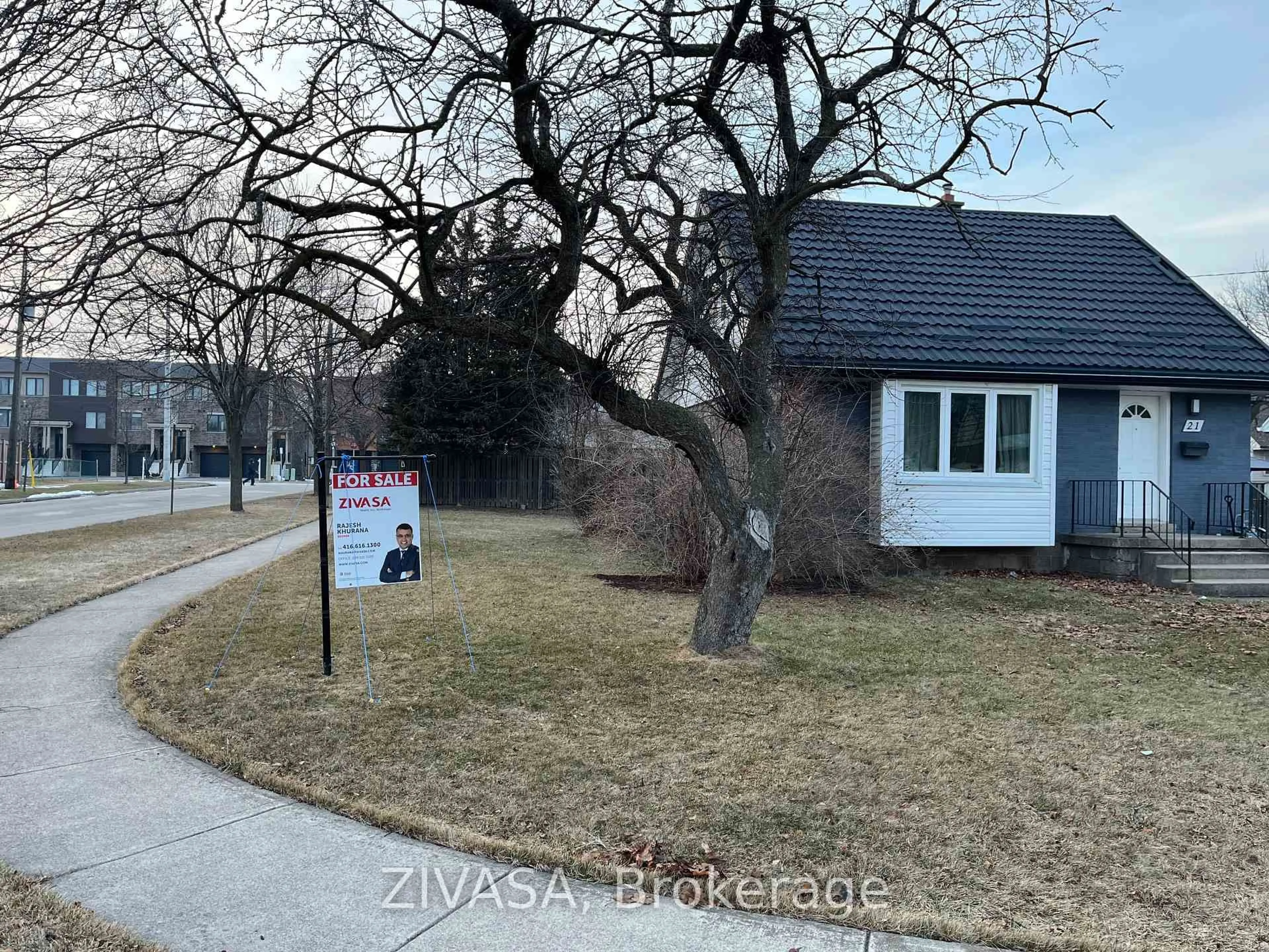 A pic from outside/outdoor area/front of a property/back of a property/a pic from drone, street for 21 Eaton Pl, Hamilton Ontario L8H 1N8