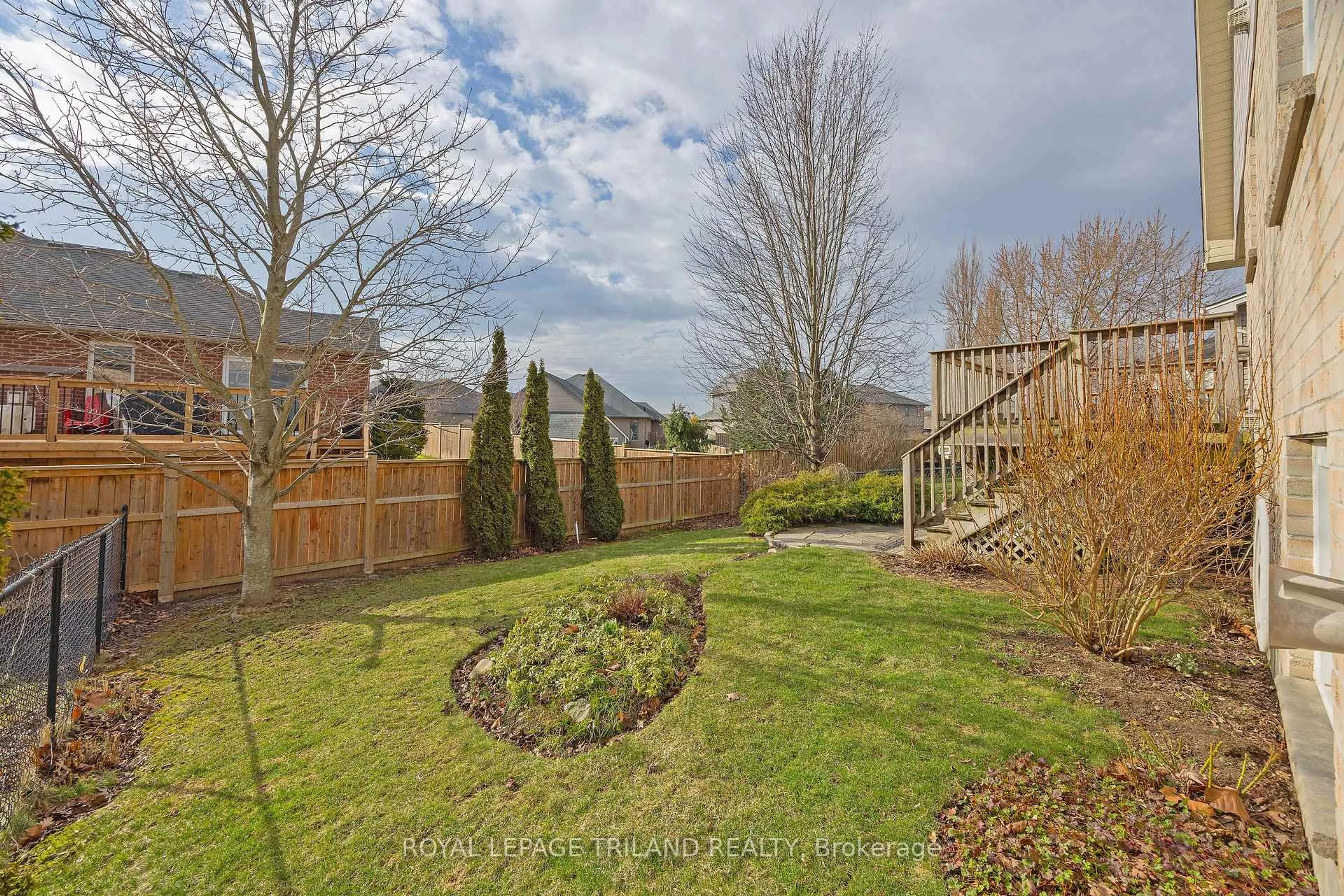 Patio, unknown for 39 Augusta Cres, St. Thomas Ontario N5R 6J8