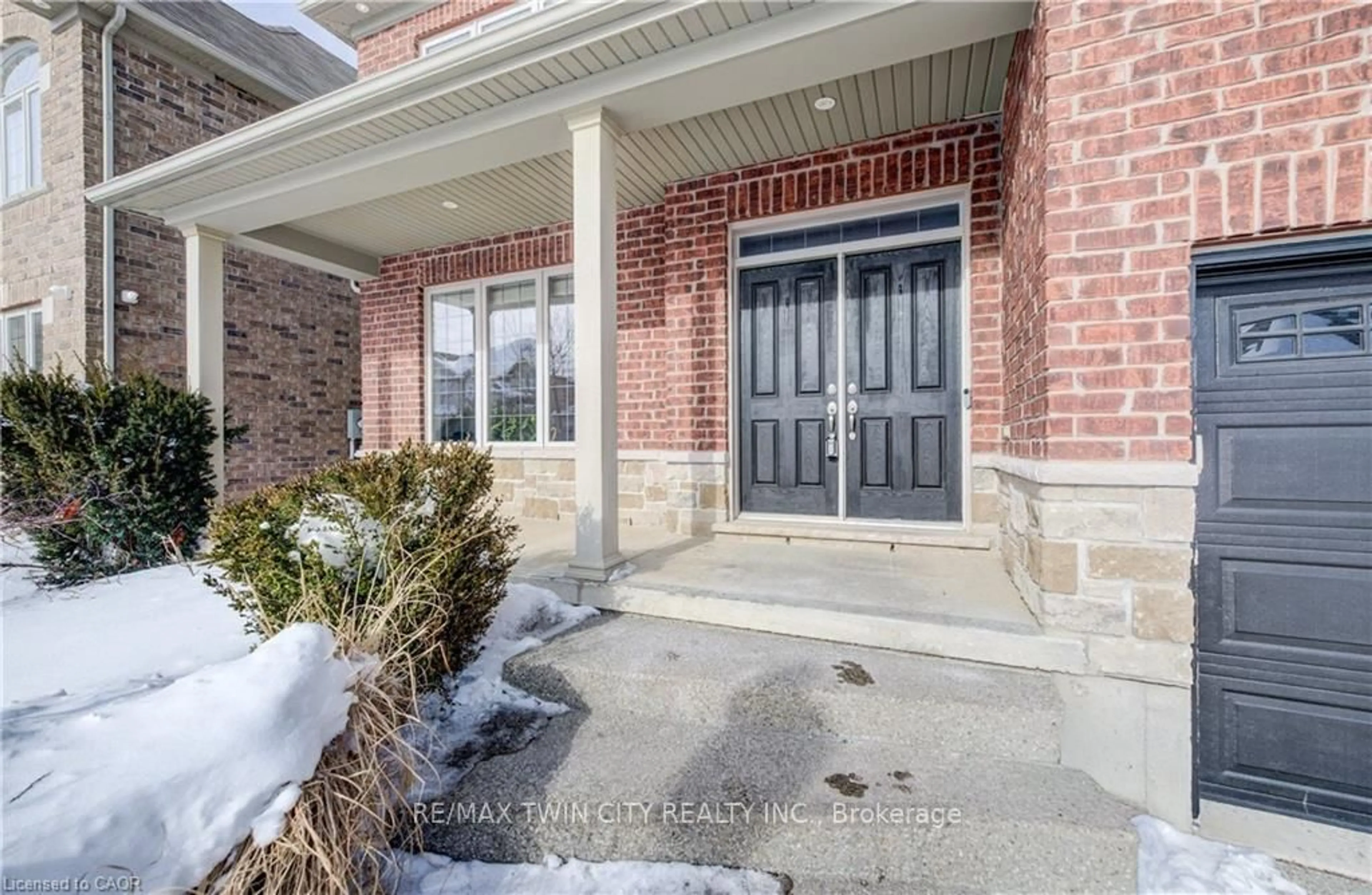 Indoor entryway for 268 EVENS POND Cres, Kitchener Ontario N2R 0B8