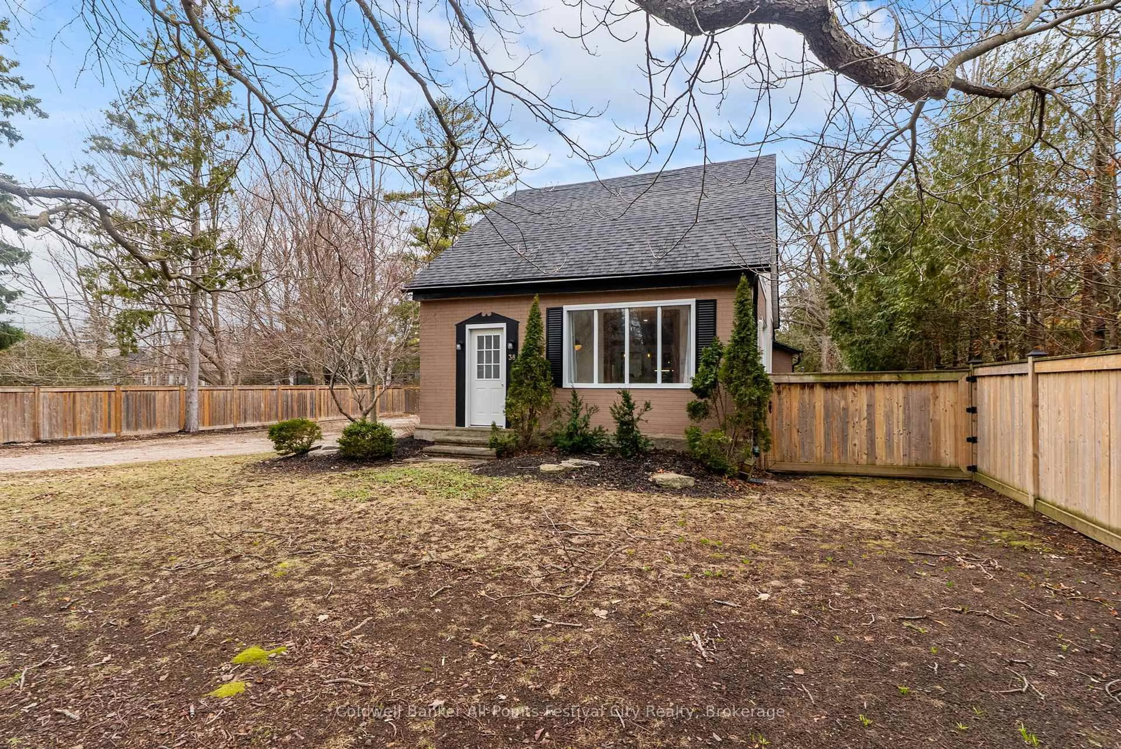 Unknown for 38 Main St, Bluewater Ontario N0M 1G0