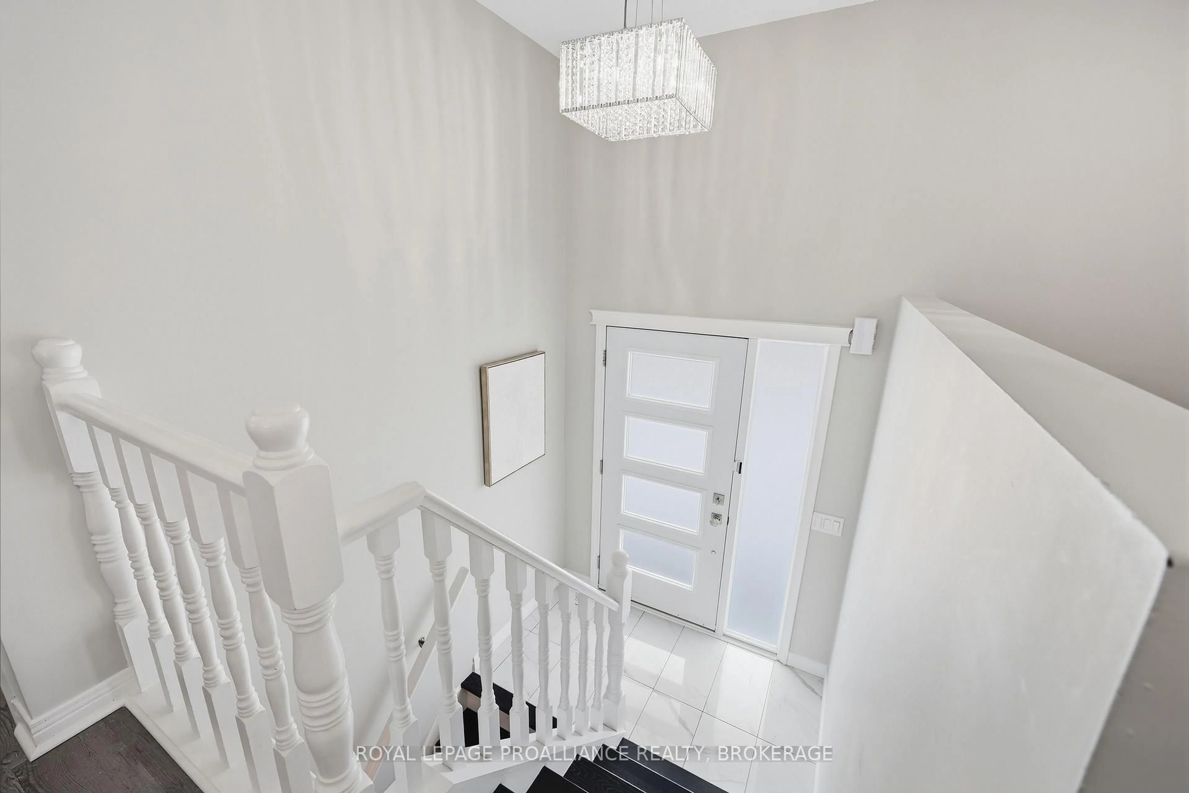 Indoor foyer for 4318 County Road 6, Yarker Ontario K0K 3N0