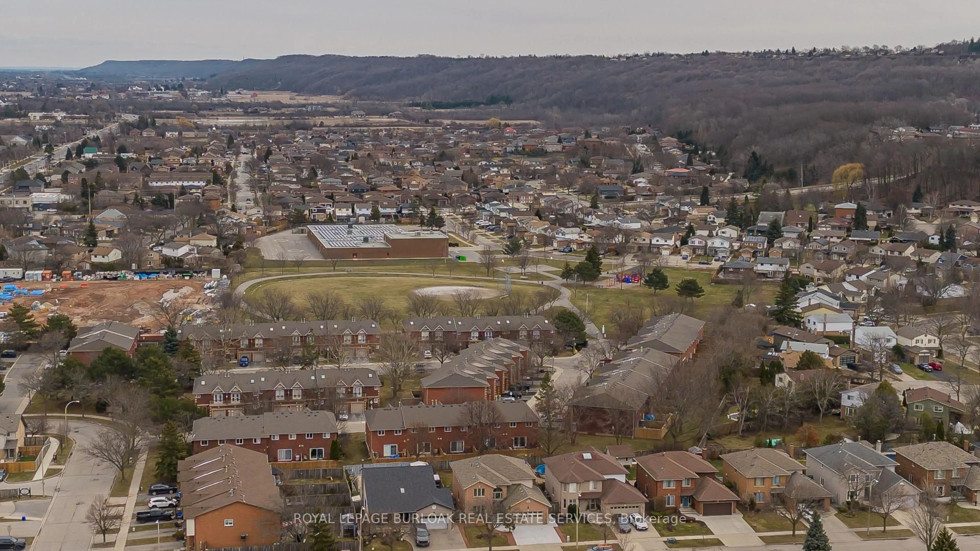 A pic from outside/outdoor area/front of a property/back of a property/a pic from drone, mountain view for 128 Margaret Ave, Hamilton Ontario L8G 3G8