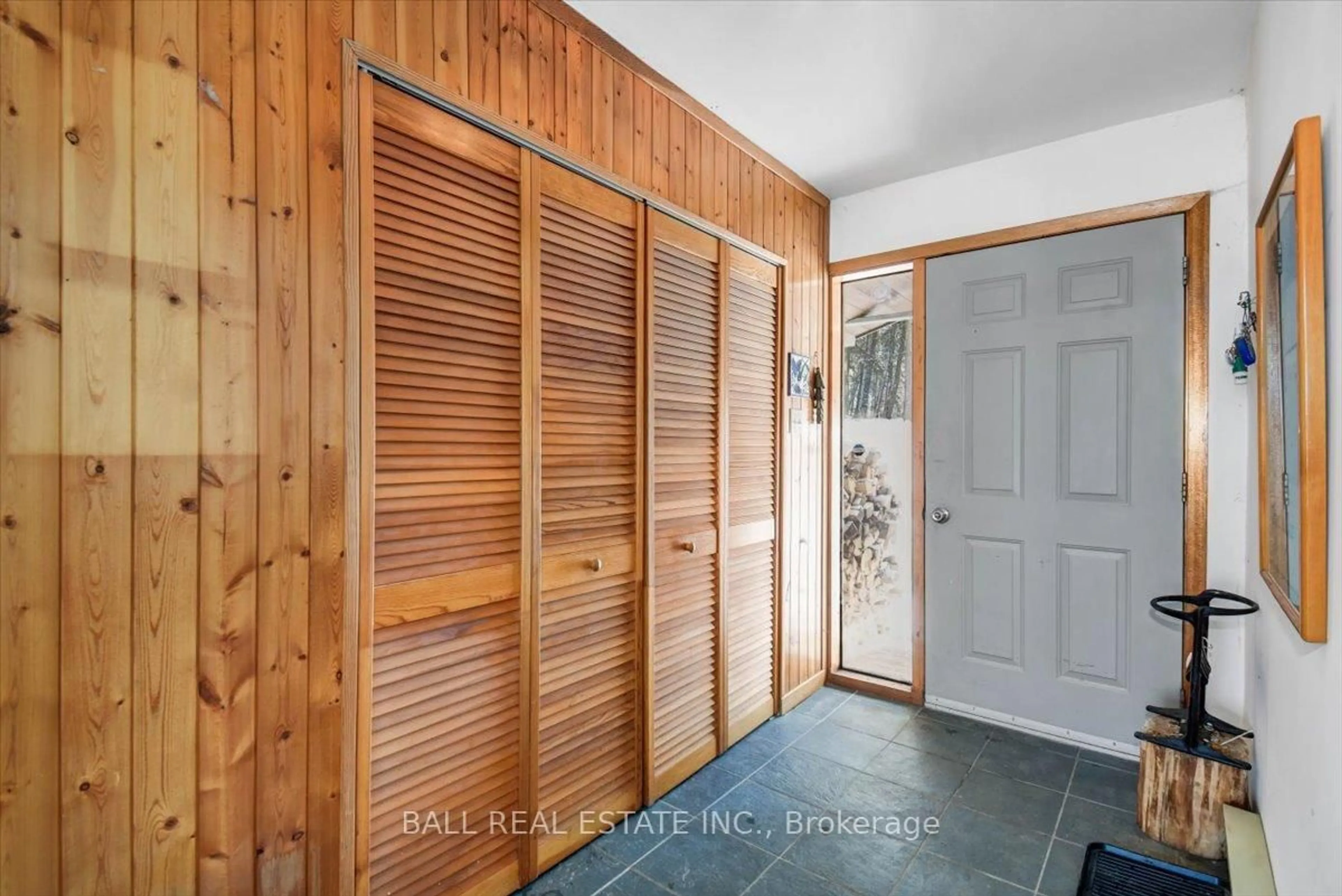 Indoor entryway for 98 Merganser Lane, North Kawartha Ontario K0L 1A0