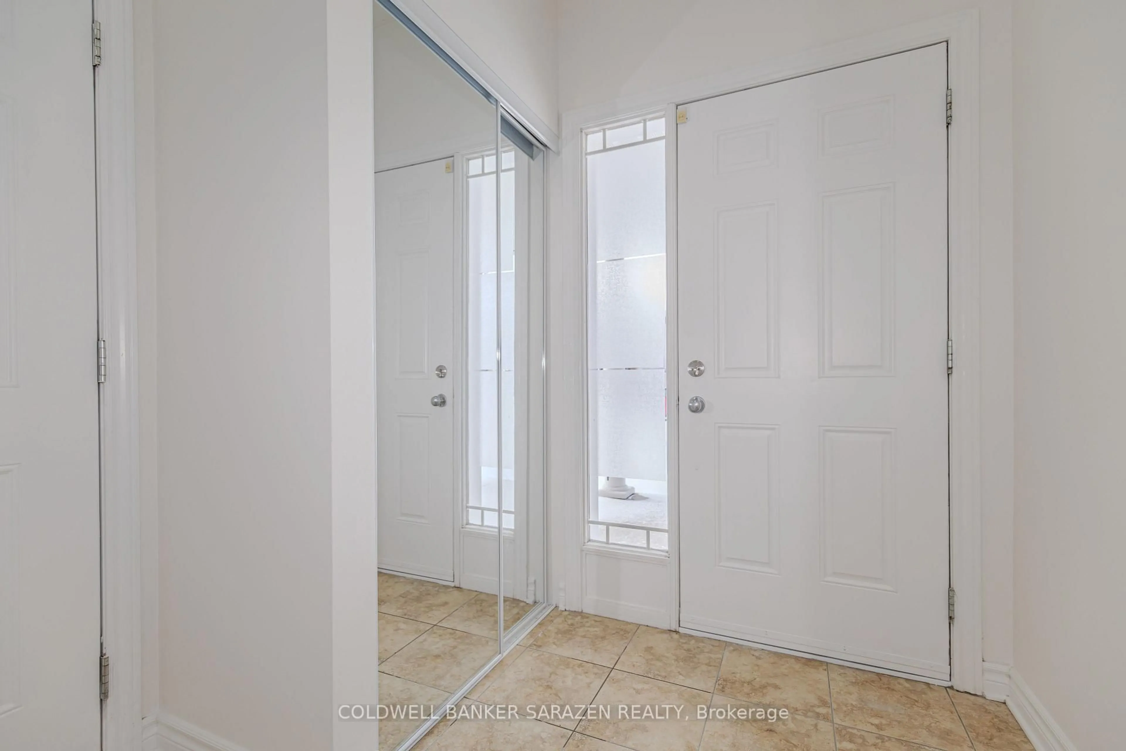 Indoor entryway for 852 Taradale Dr, Ottawa Ontario K2J 5P3