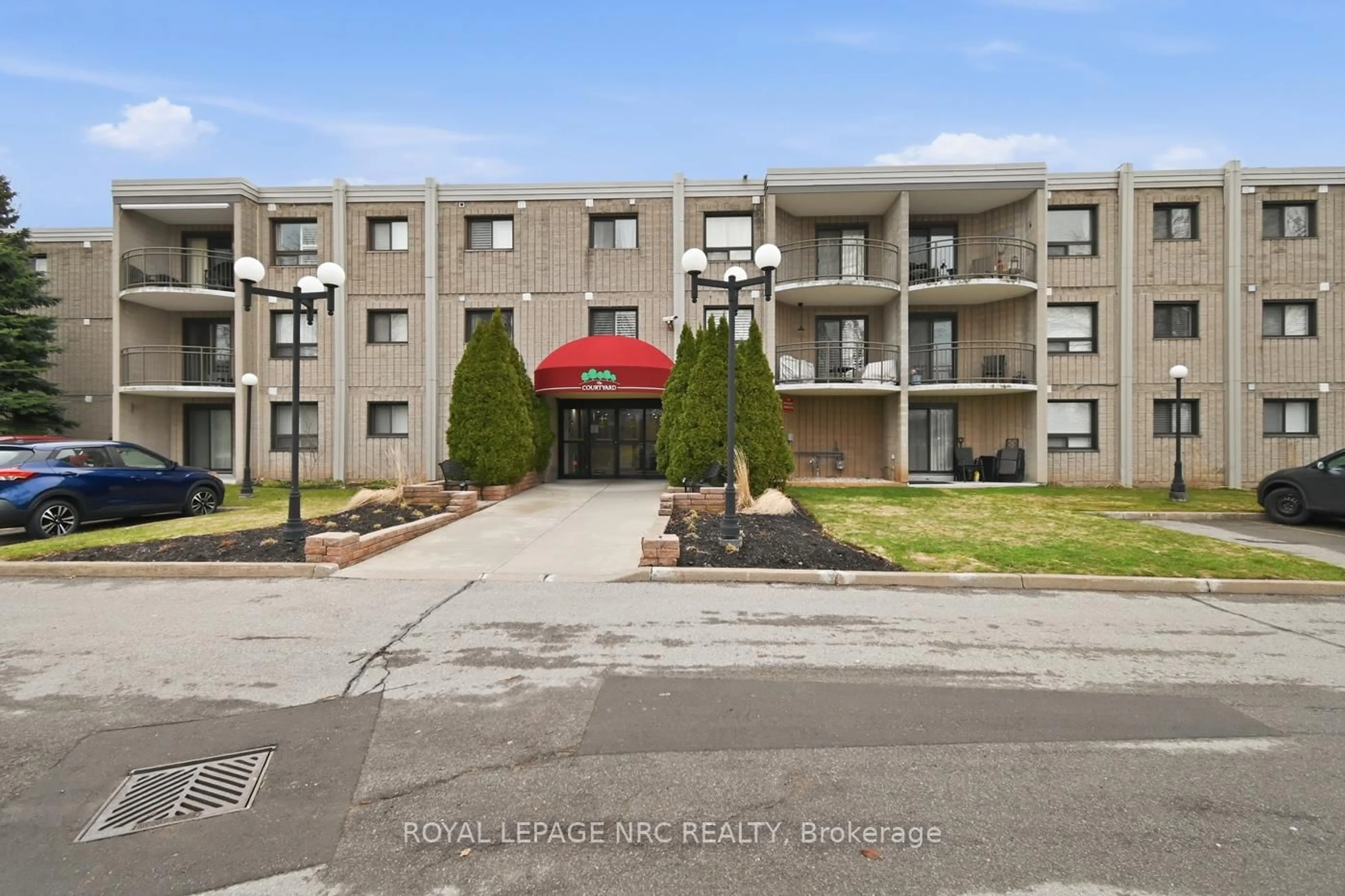 Patio, unknown for 4658 Drummond Rd #217, Niagara Falls Ontario L2E 7E1