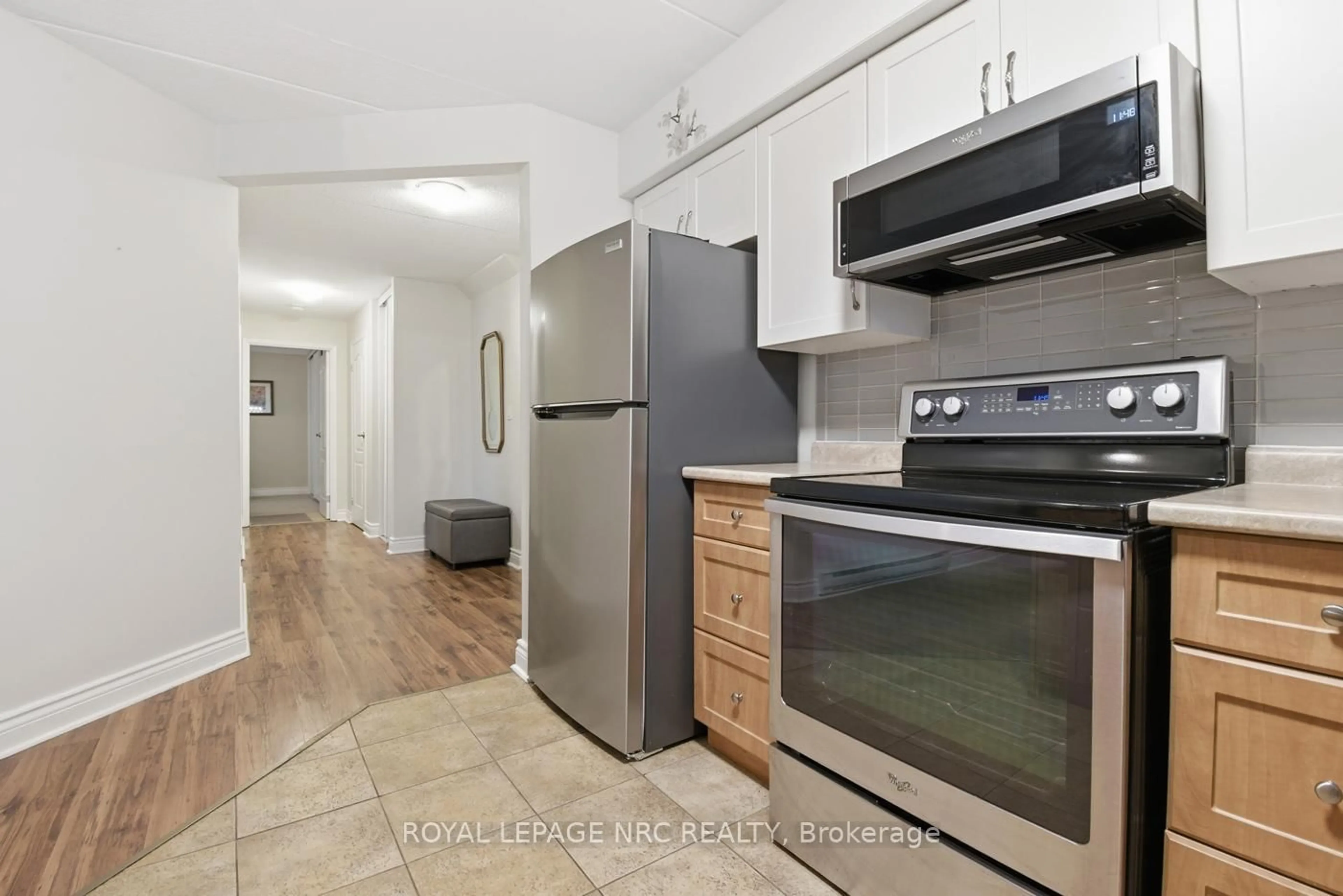 Standard kitchen, unknown for 4658 Drummond Rd #217, Niagara Falls Ontario L2E 7E1