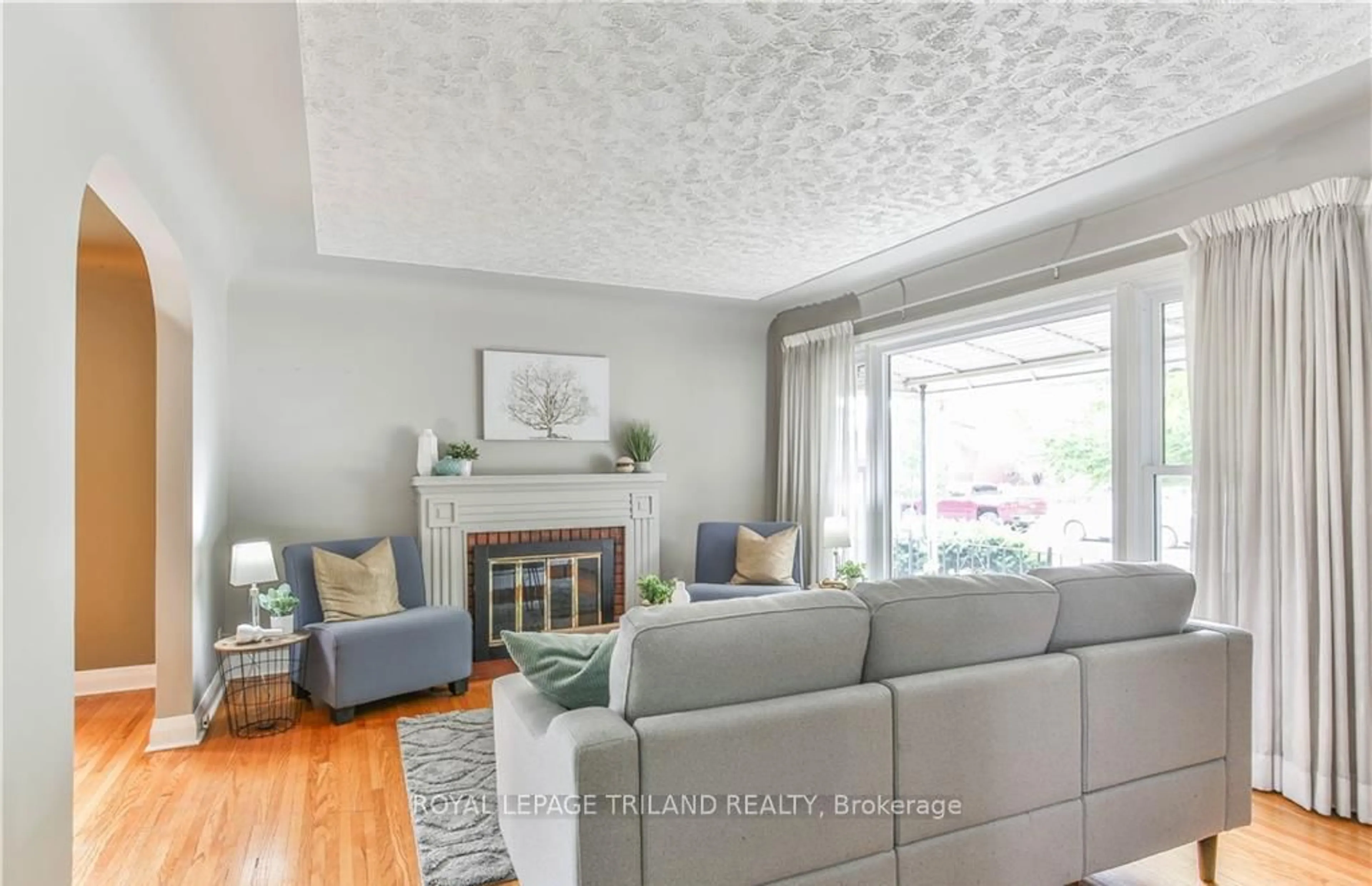 Living room with furniture, unknown for 28 BEATTIE Ave, London East Ontario N5W 2N8