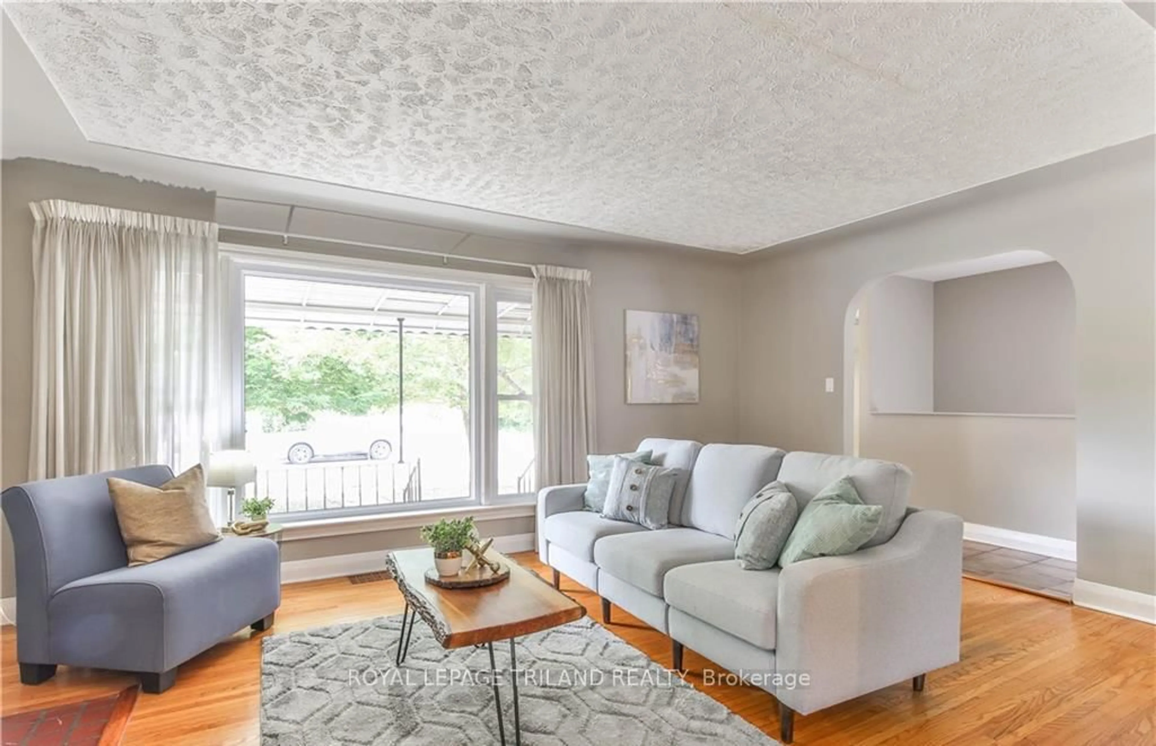 Living room with furniture, wood/laminate floor for 28 BEATTIE Ave, London East Ontario N5W 2N8