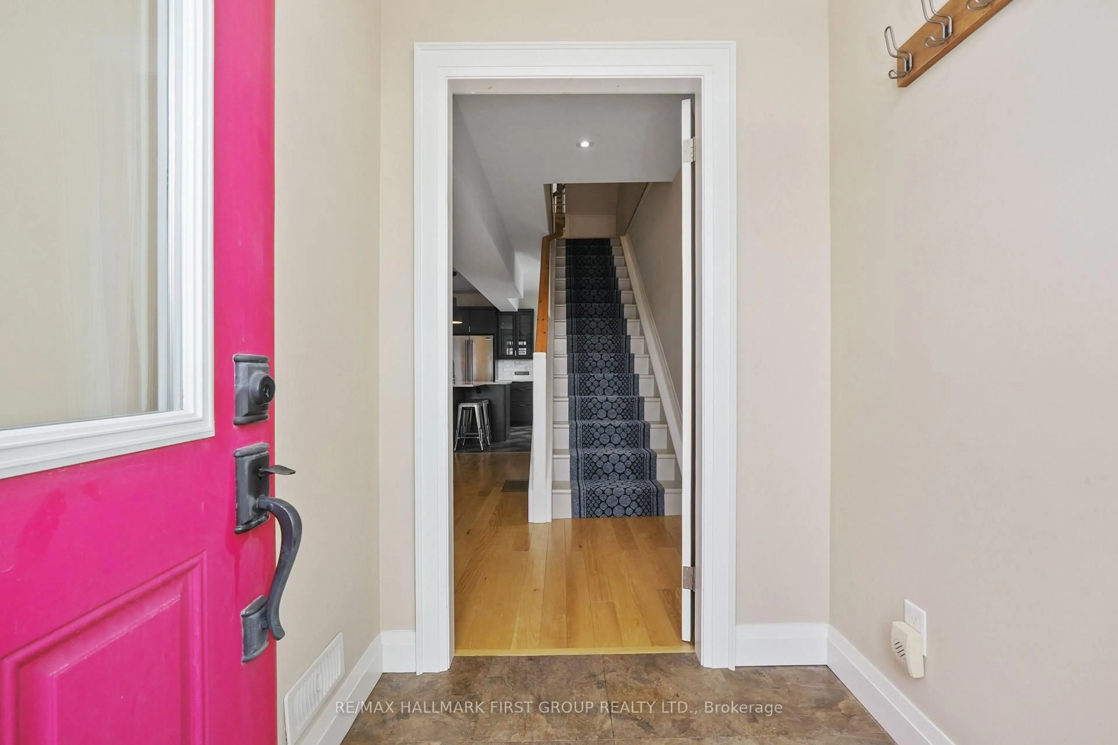 Indoor foyer for 37 Mill St, Port Hope Ontario L1A 2T1