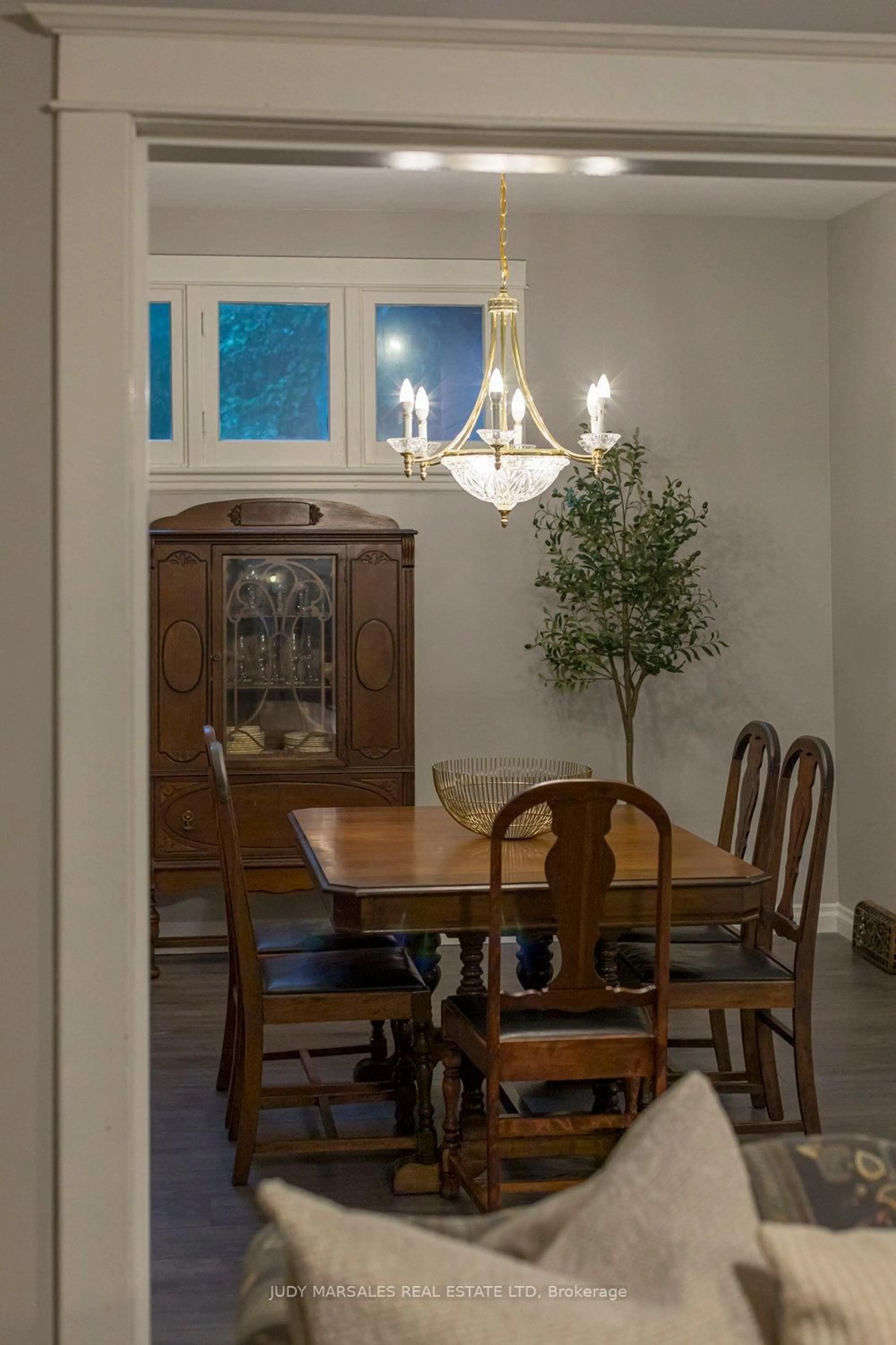 Dining room, wood/laminate floor for 90 Blake St, Hamilton Ontario L8M 2S6