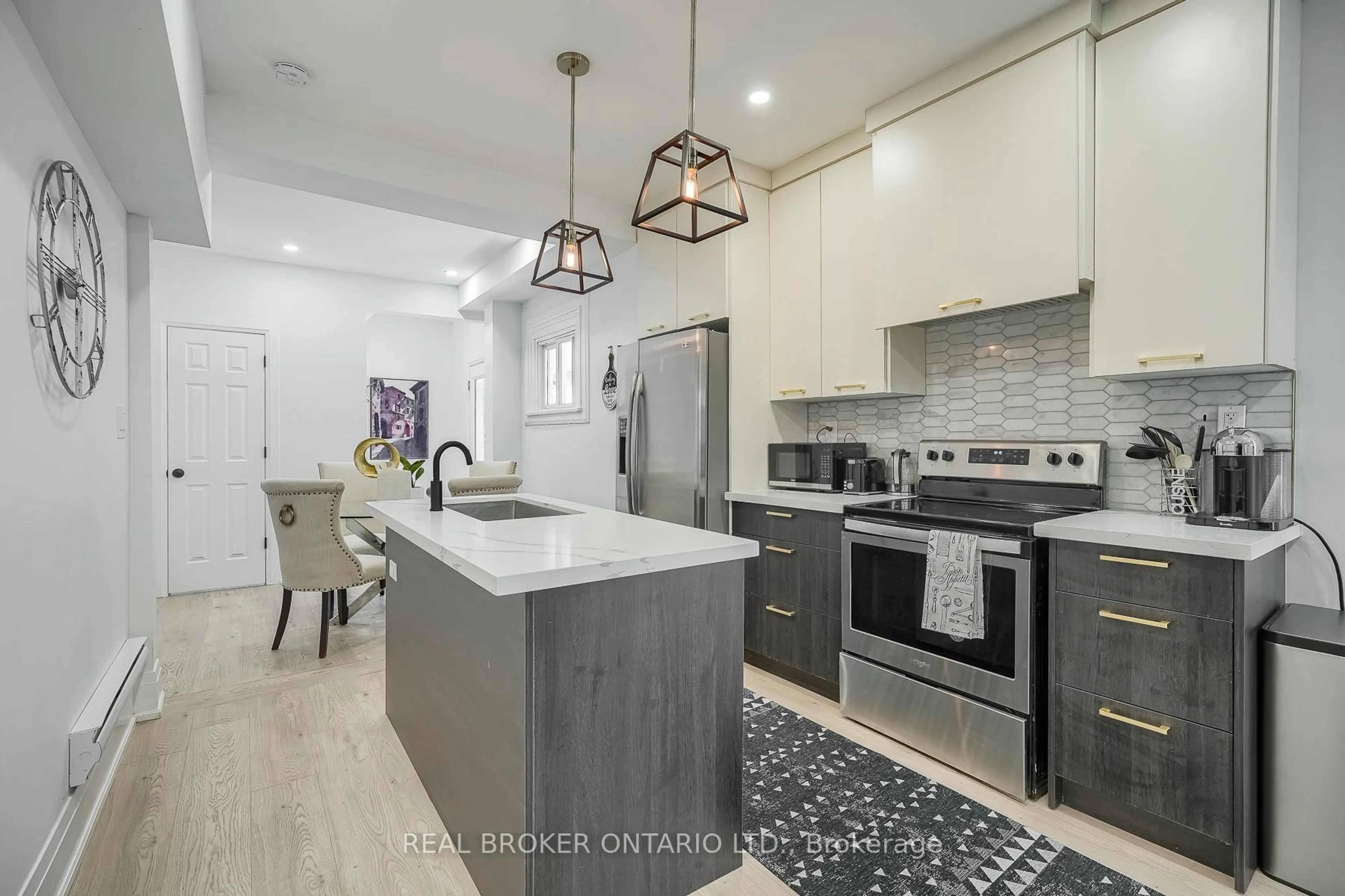 Open concept kitchen, ceramic/tile floor for 8 Elizabeth St, St. Catharines Ontario L2R 2L1