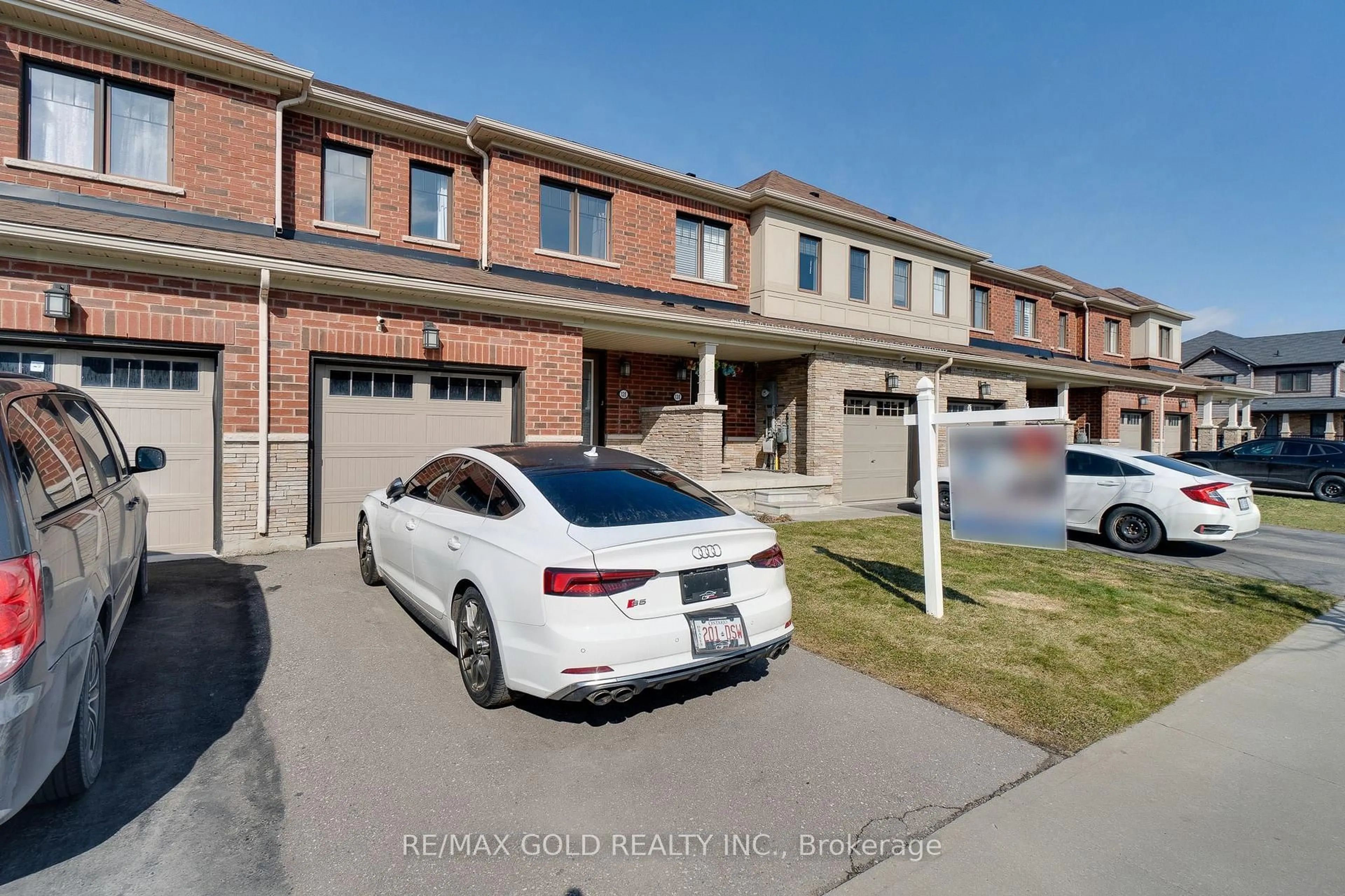 A pic from outside/outdoor area/front of a property/back of a property/a pic from drone, street for 128 Pagebrook Cres, Hamilton Ontario L8J 0K7