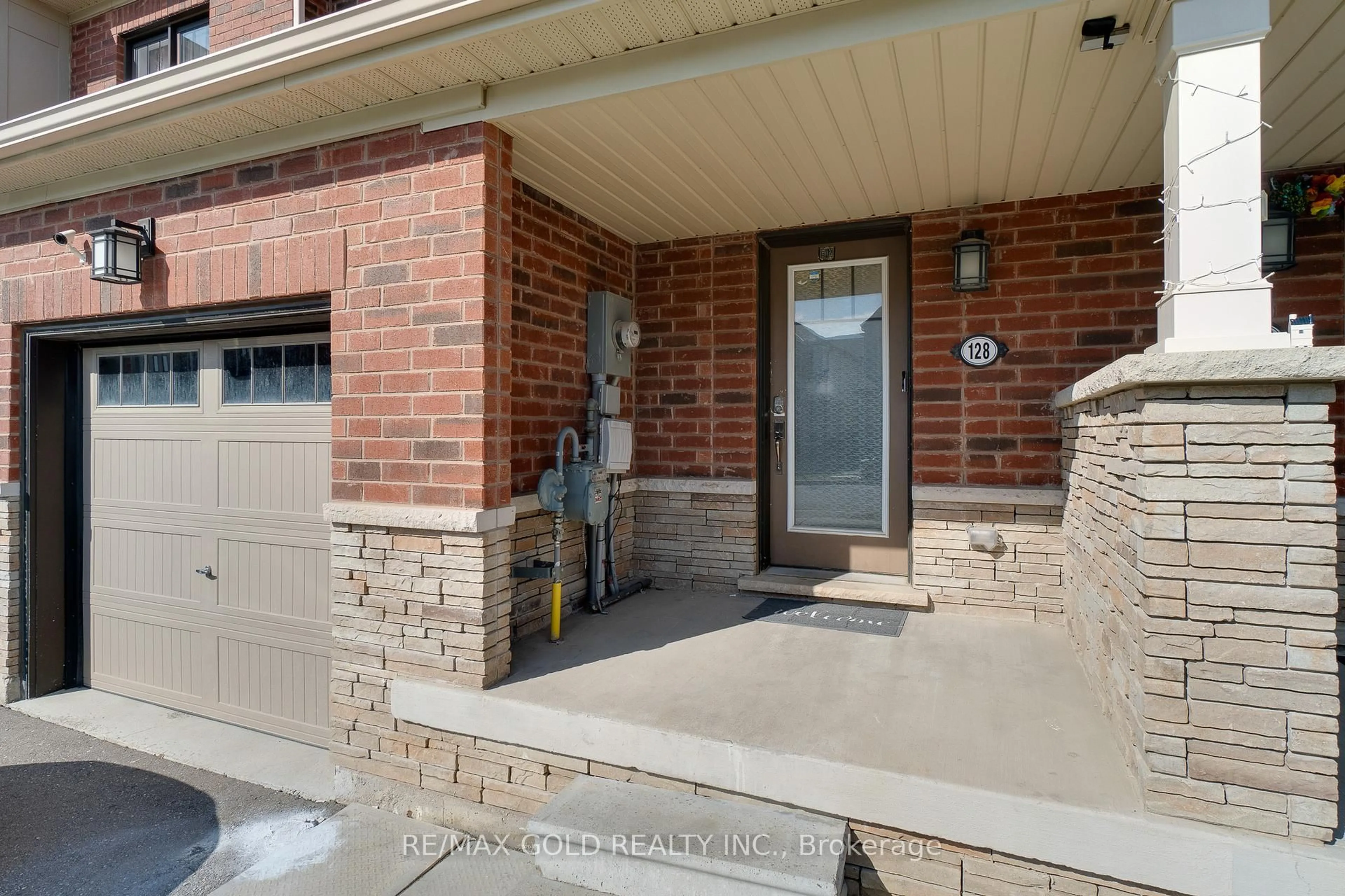 Indoor entryway for 128 Pagebrook Cres, Hamilton Ontario L8J 0K7