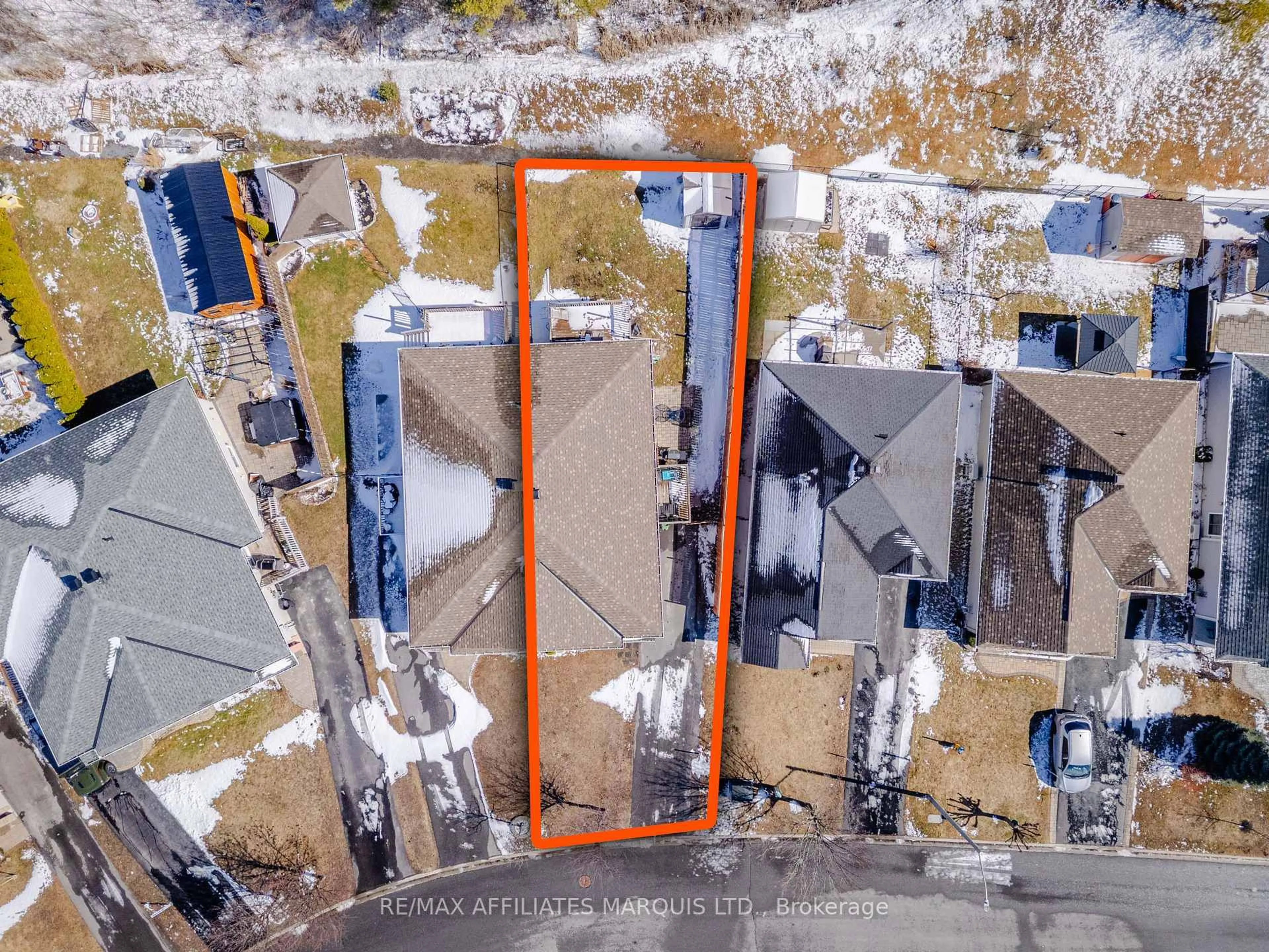 A pic from outside/outdoor area/front of a property/back of a property/a pic from drone, street for 85 Gail Elizabeth Crt, Cornwall Ontario K6H 0A7