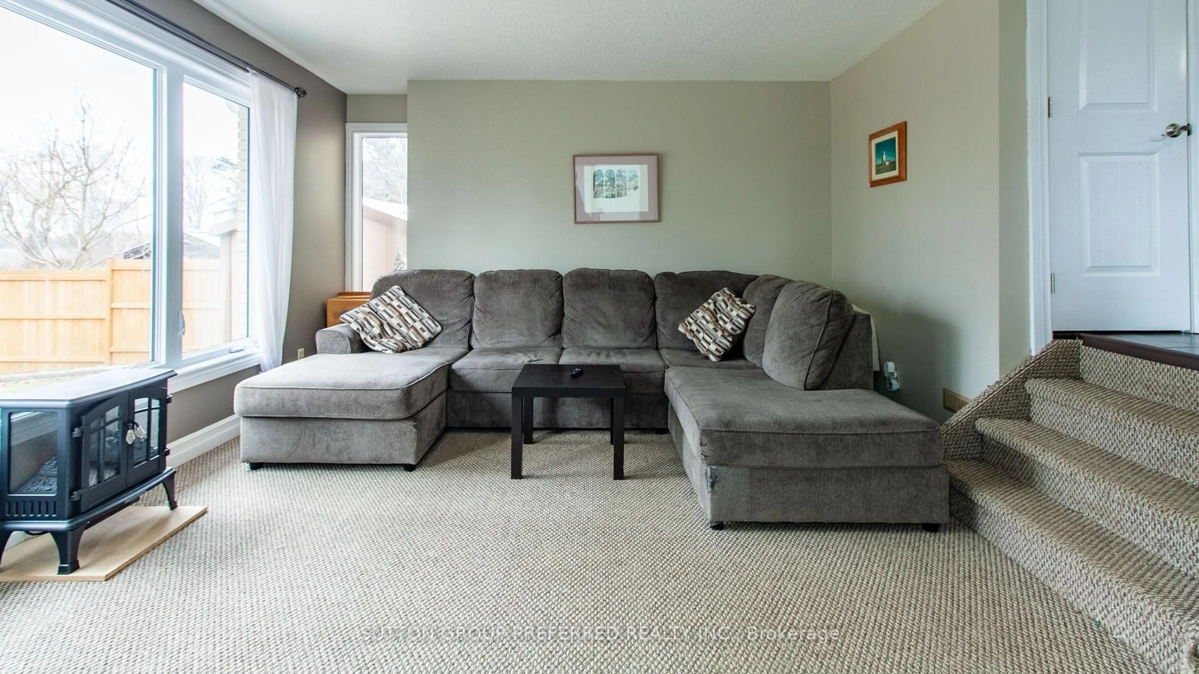 Living room with furniture, carpet floor for 61 Fath Ave, Aylmer Ontario N5H 1V7