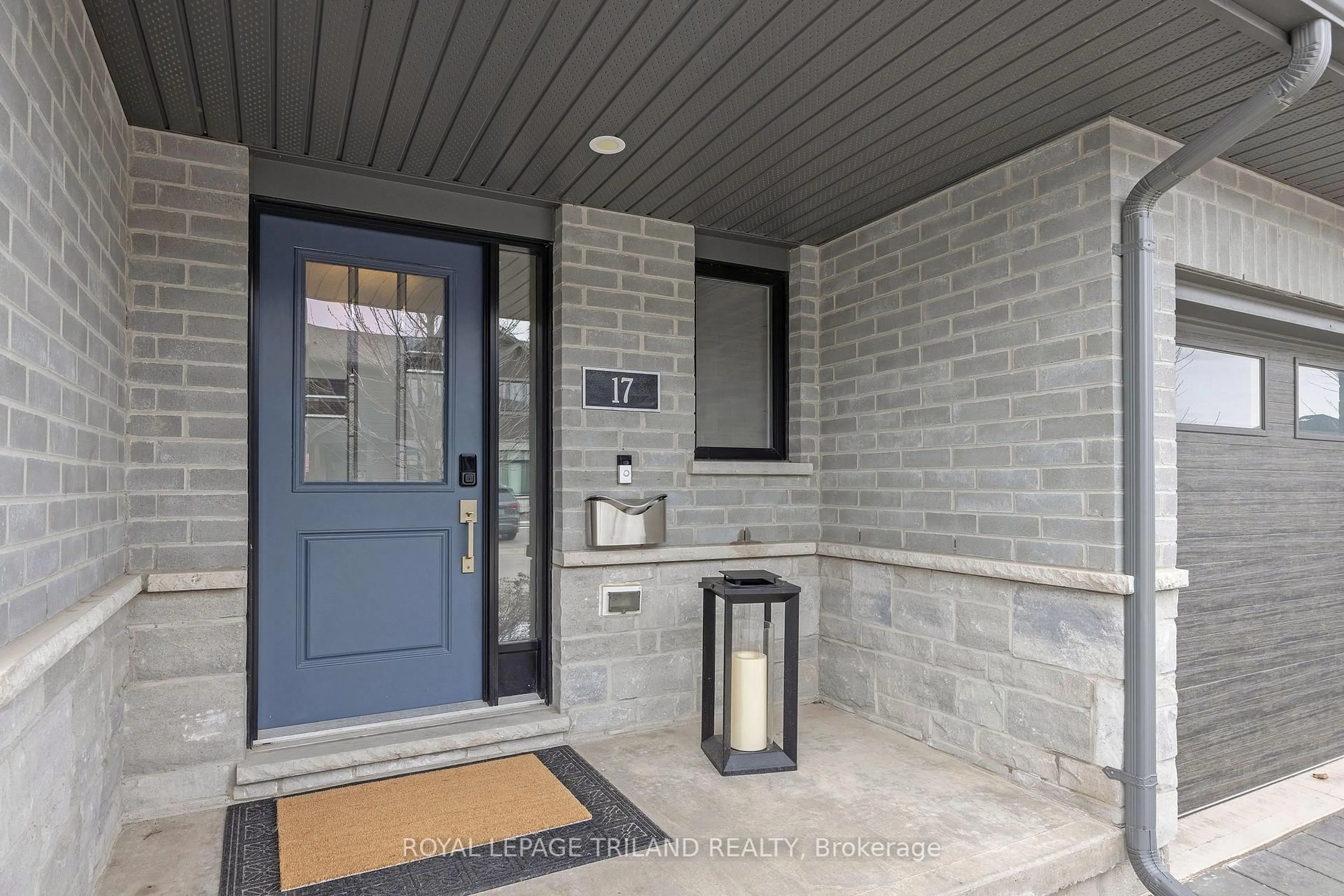 Indoor entryway for 1110 Meadowlark Rdge #17, London South Ontario N6M 0H4