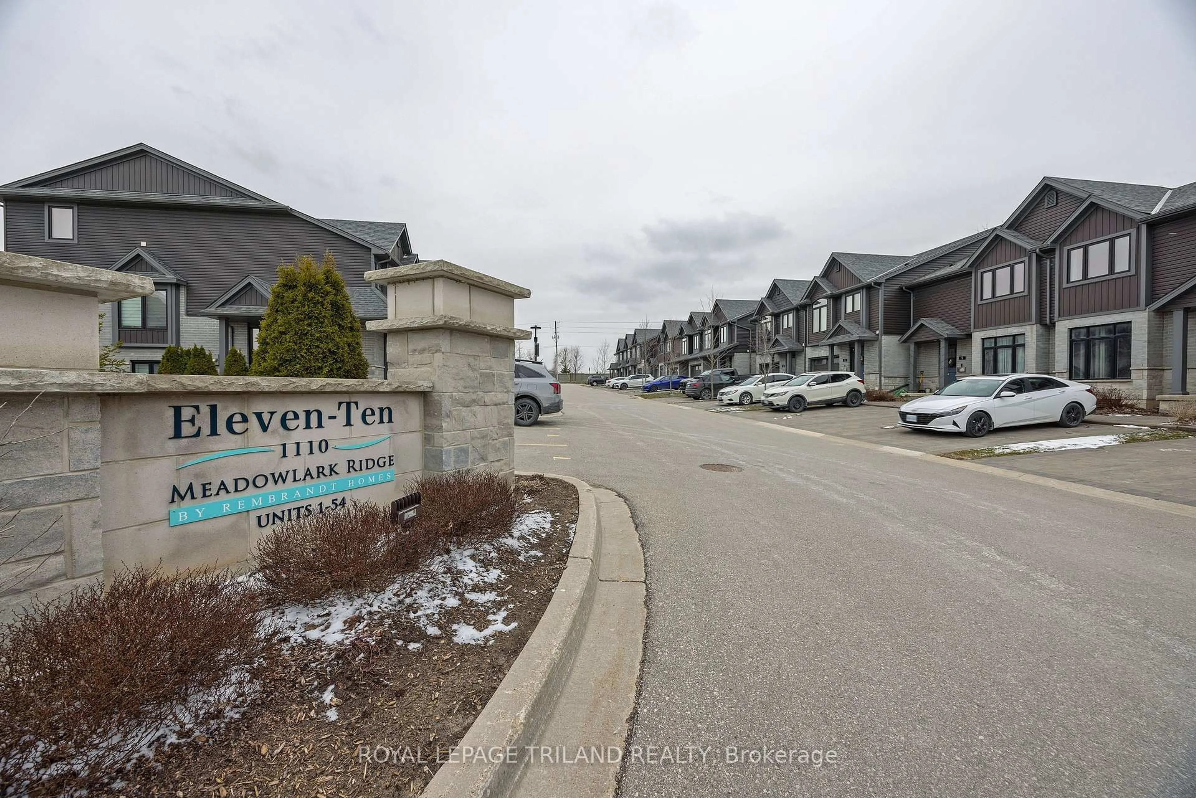 Indoor foyer for 1110 Meadowlark Rdge #17, London South Ontario N6M 0H4