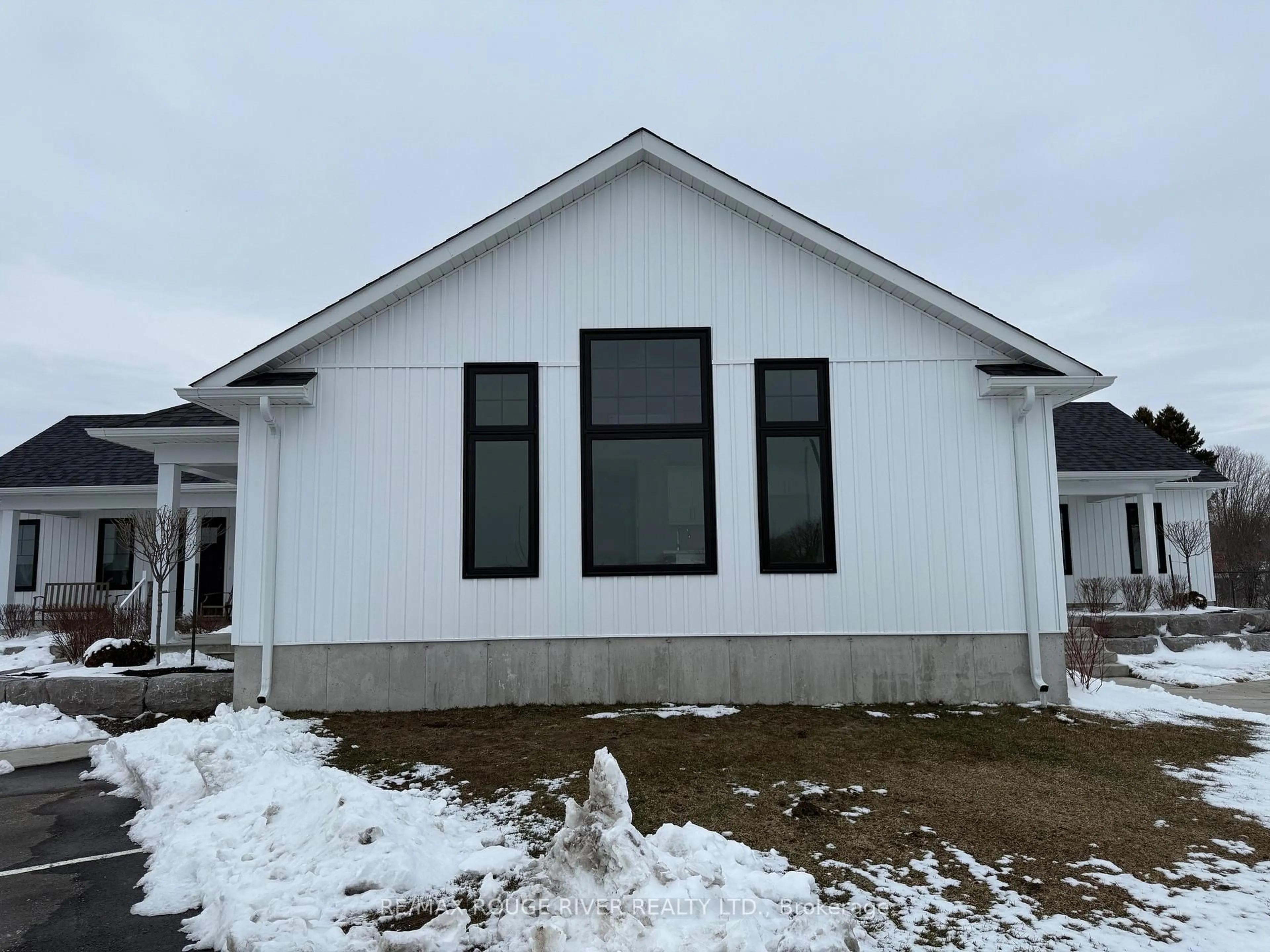 Home with vinyl exterior material, building for 14 MEADOWCREEK Dr #301, Brighton Ontario K0K 1H0