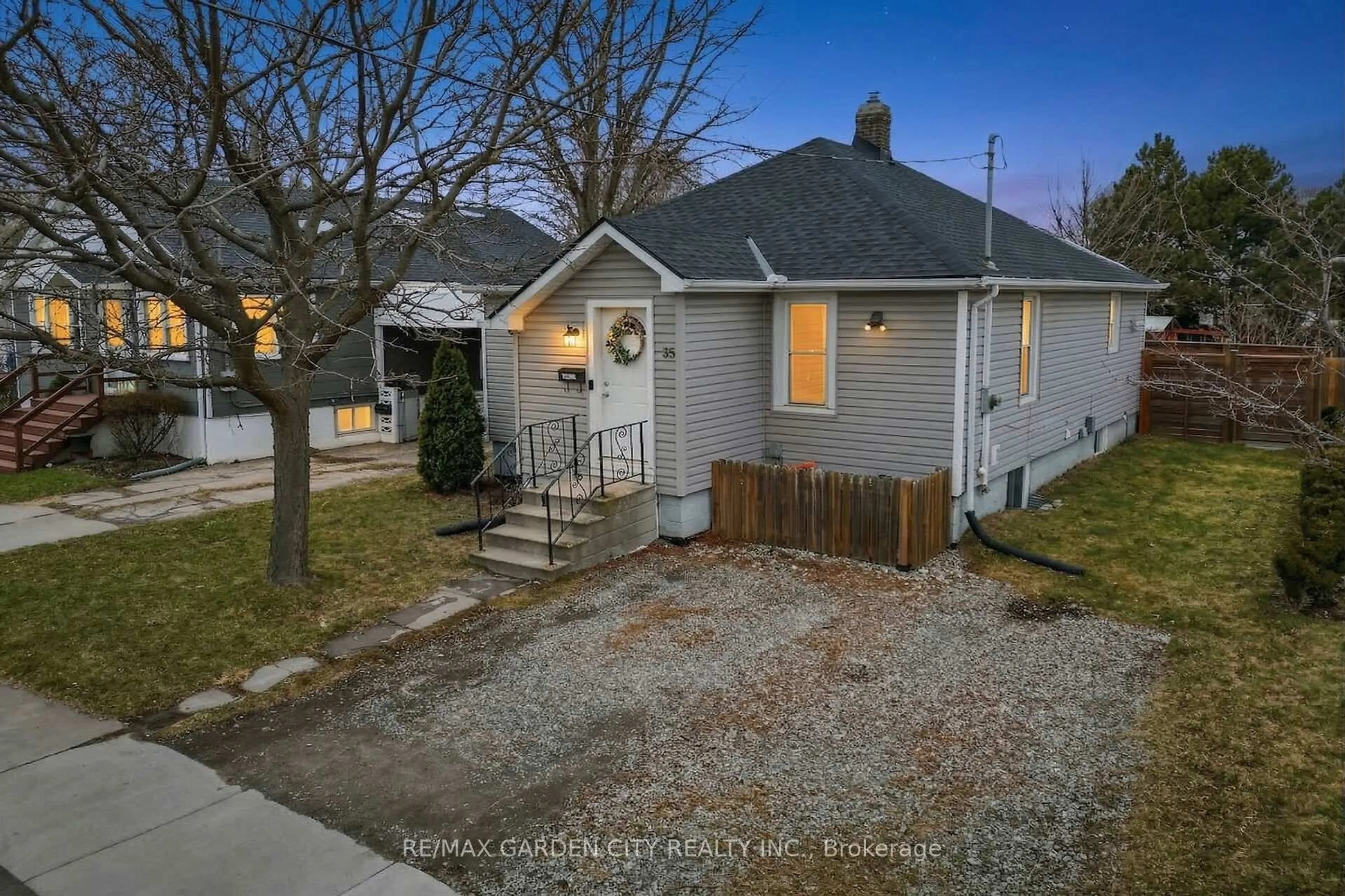 A pic from outside/outdoor area/front of a property/back of a property/a pic from drone, street for 65 Scott St, St. Catharines Ontario L2R 1E3