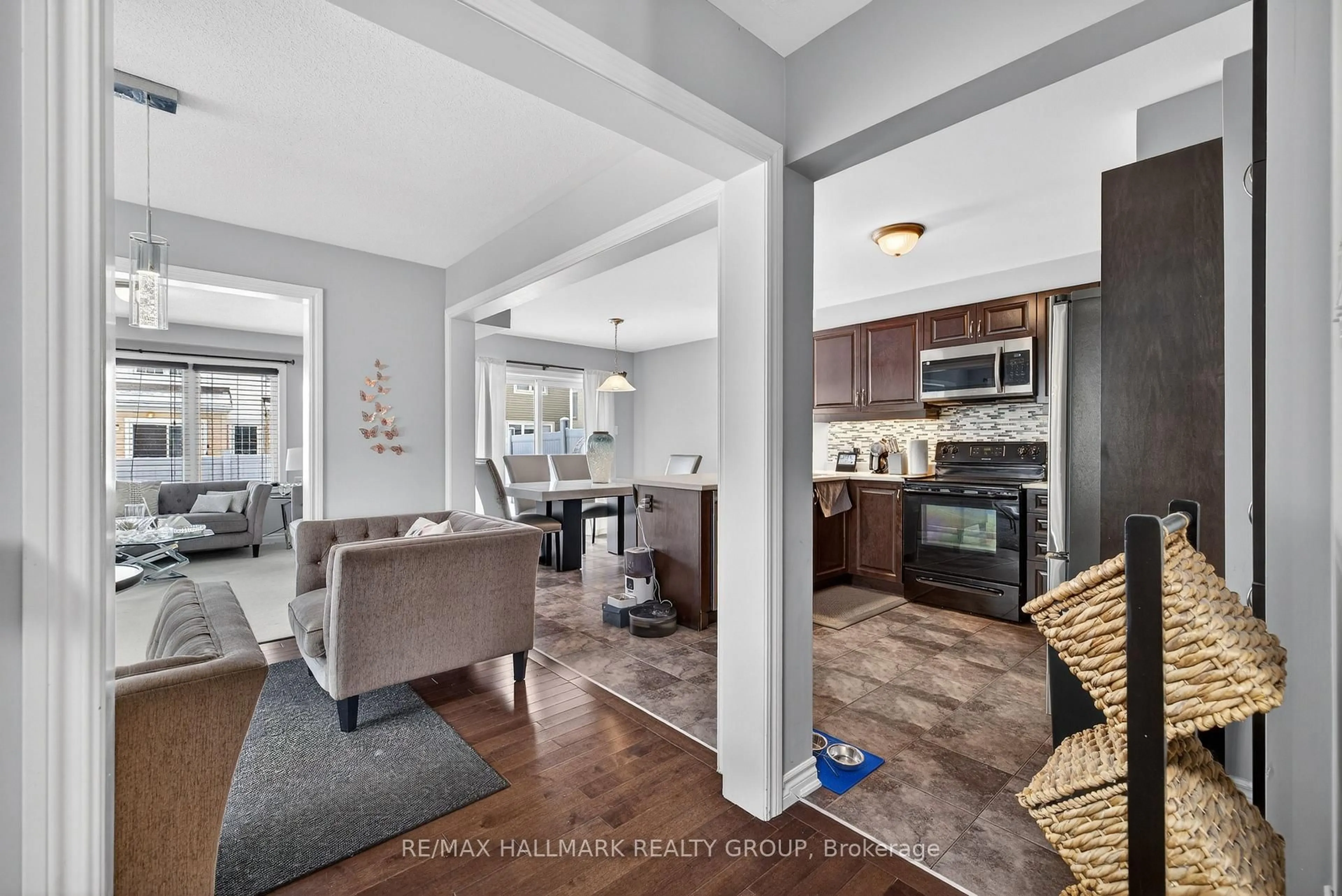 Open concept kitchen, unknown for 81 Switch Grass Cres, Ottawa Ontario K2J 5Z3