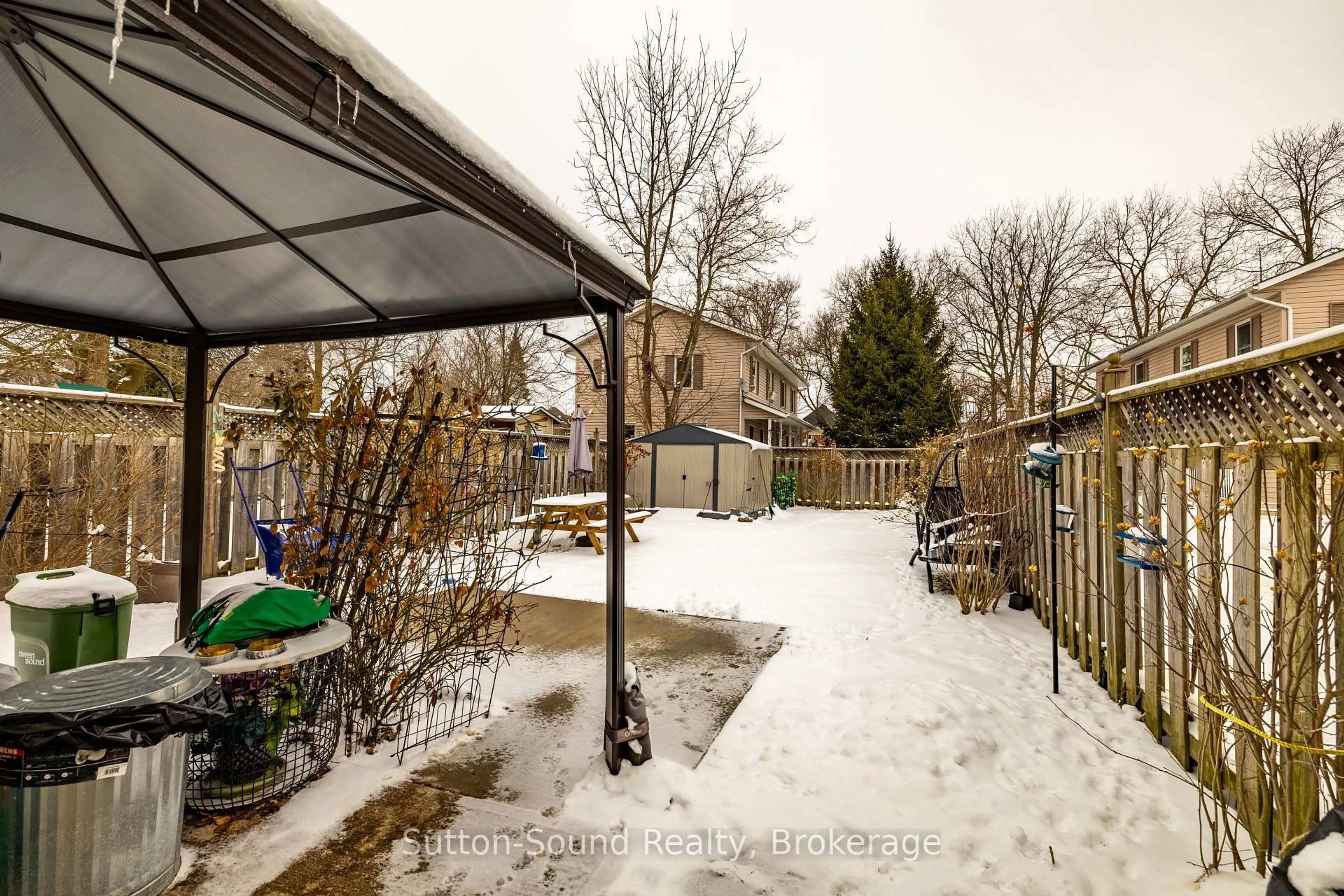 A pic from outside/outdoor area/front of a property/back of a property/a pic from drone, street for 1131 3rd Ave, Owen Sound Ontario N4K 4P9