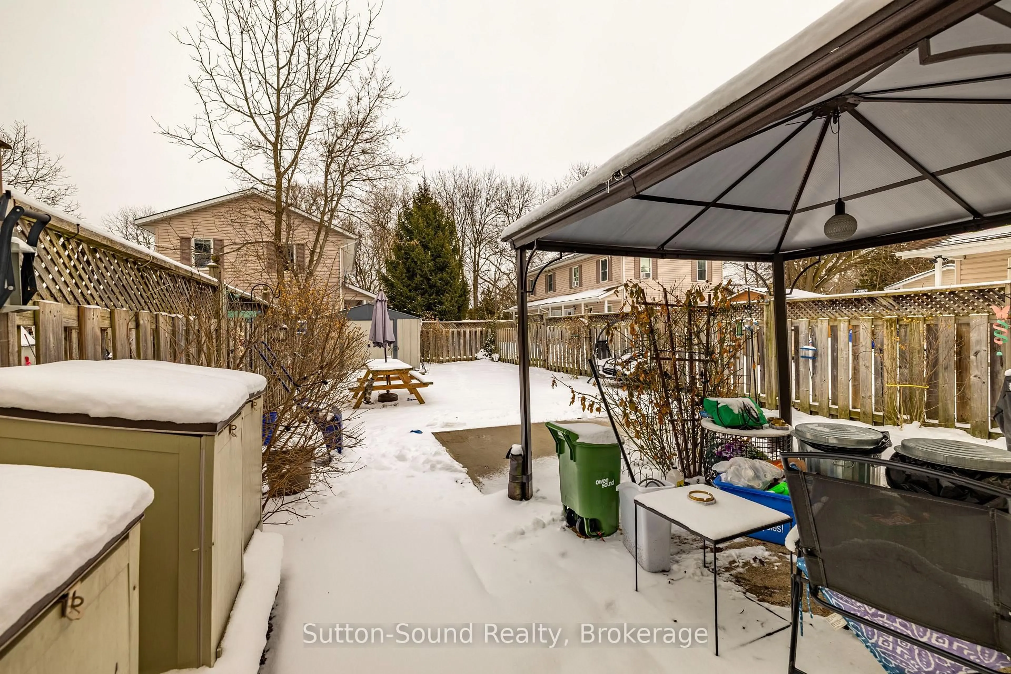 Patio, street for 1131 3rd Ave, Owen Sound Ontario N4K 4P9