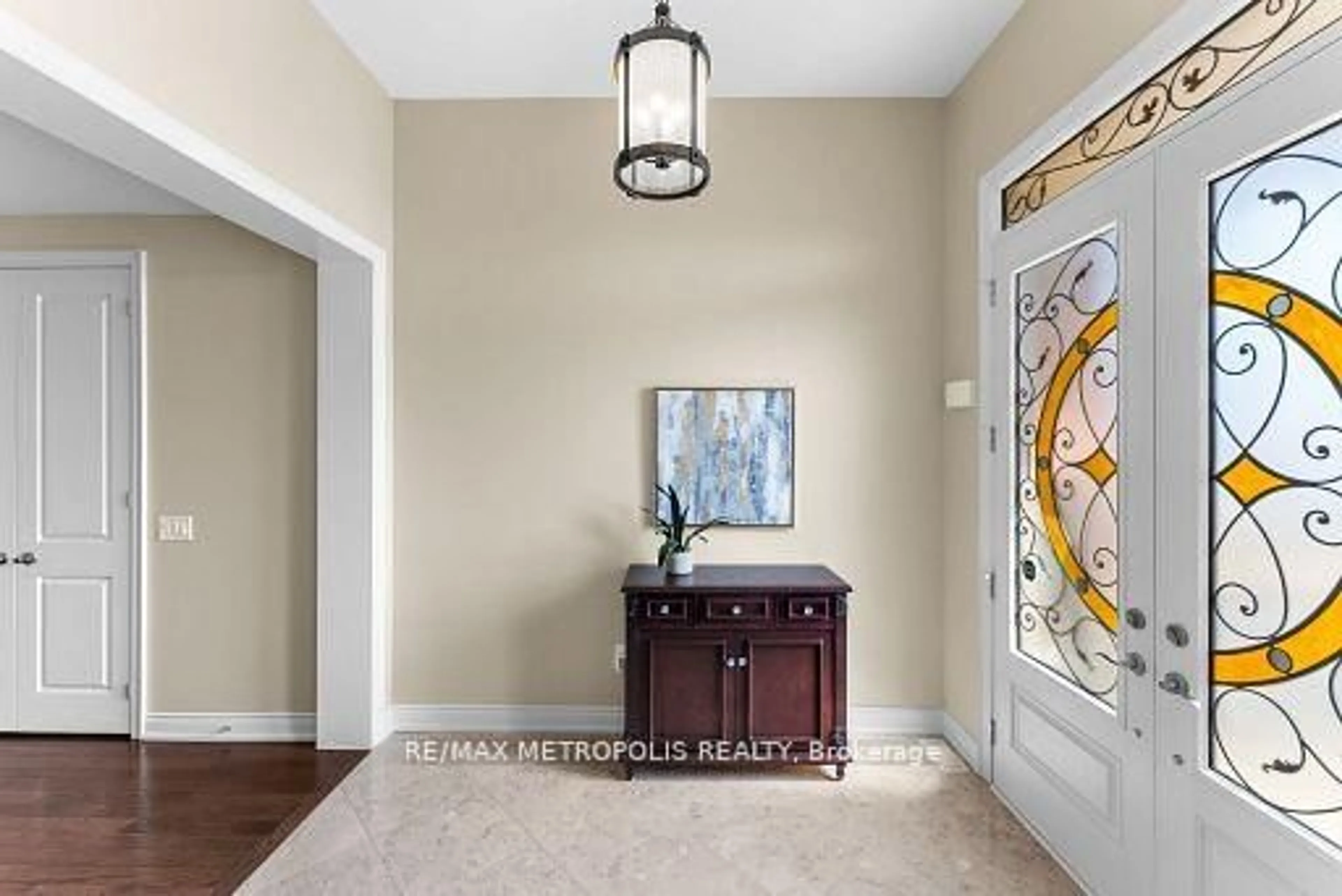 Indoor entryway for 8 Nature's Landing Dr, East Garafraxa Ontario L9W 6T8