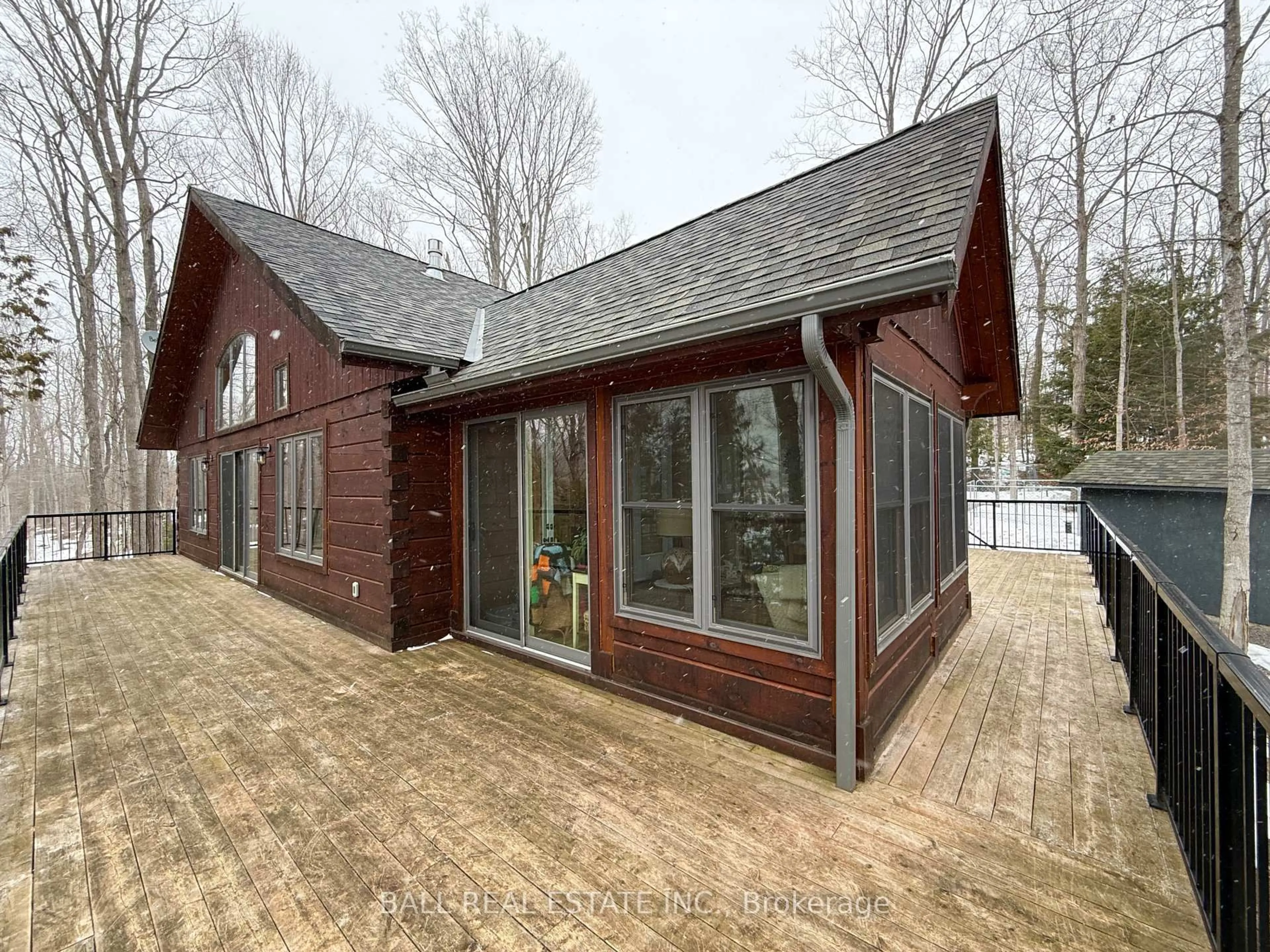 Home with vinyl exterior material, water/lake/river/ocean view for 3186 Buckhorn Lane, Selwyn Ontario K0L 2H0