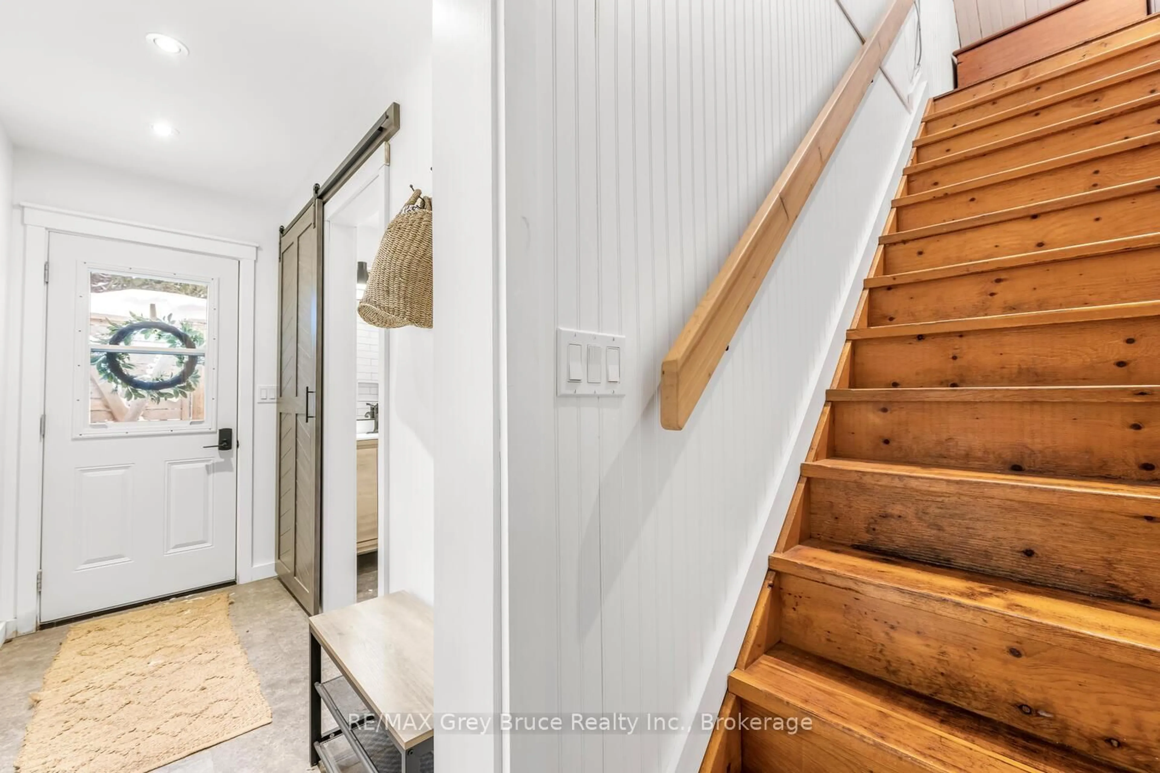 Indoor entryway for 32 Sandy Pines Tr, South Bruce Peninsula Ontario N0H 2G0