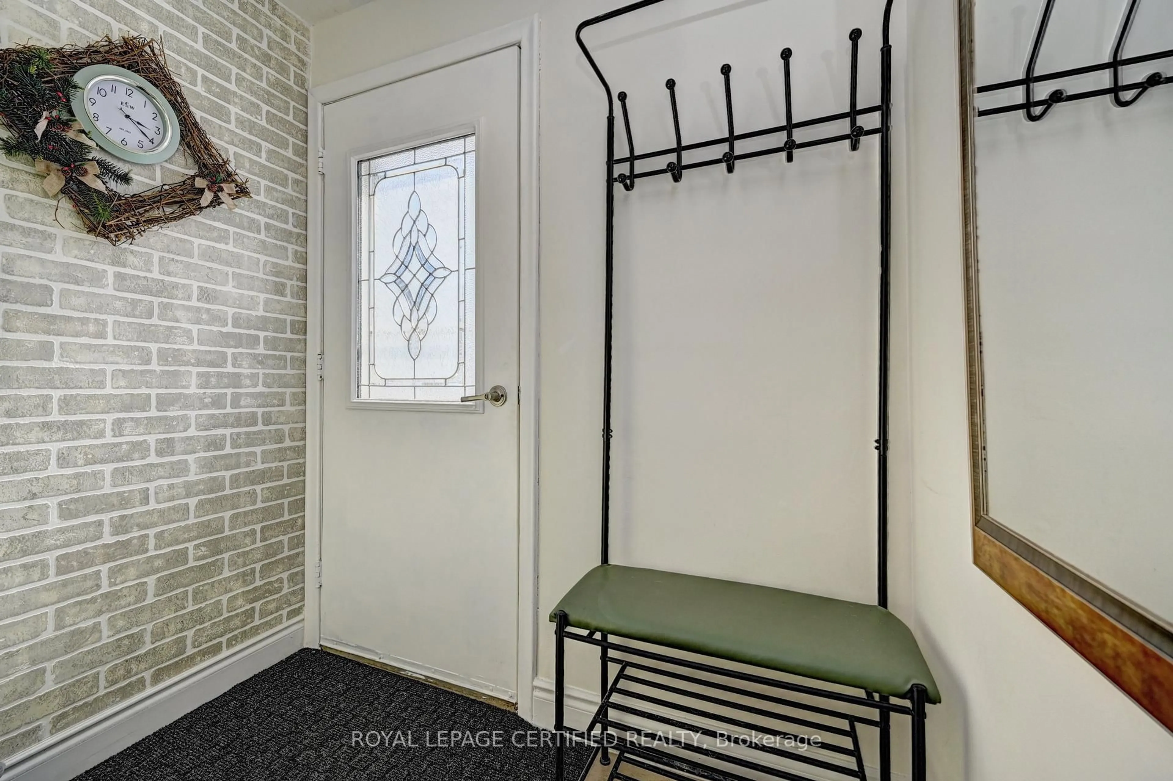 Indoor entryway for 476 Prospect Ave, Kitchener Ontario N2A 1E1