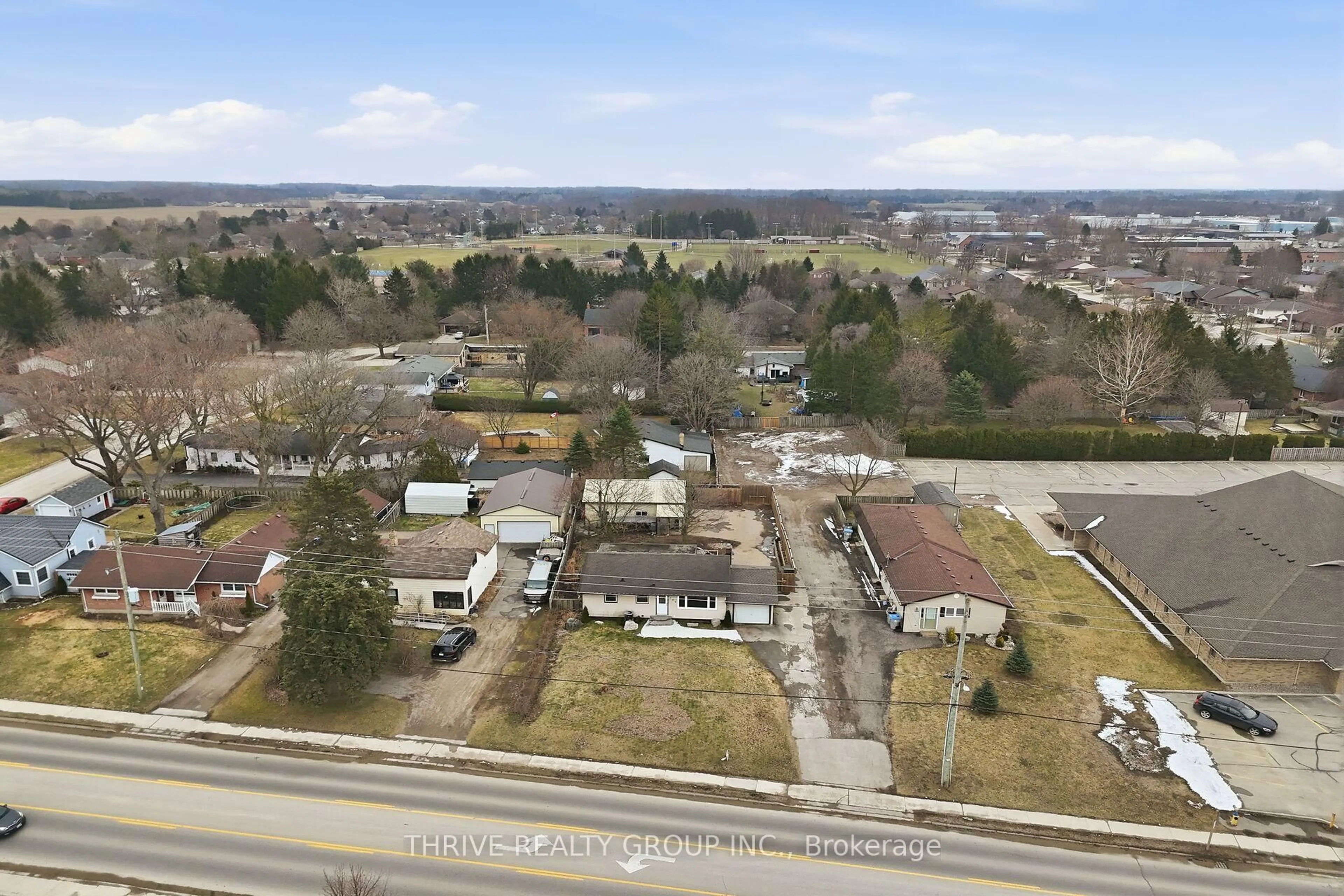 A pic from outside/outdoor area/front of a property/back of a property/a pic from drone, street for 506 Metcalfe St, Strathroy-Caradoc Ontario N7G 1R5