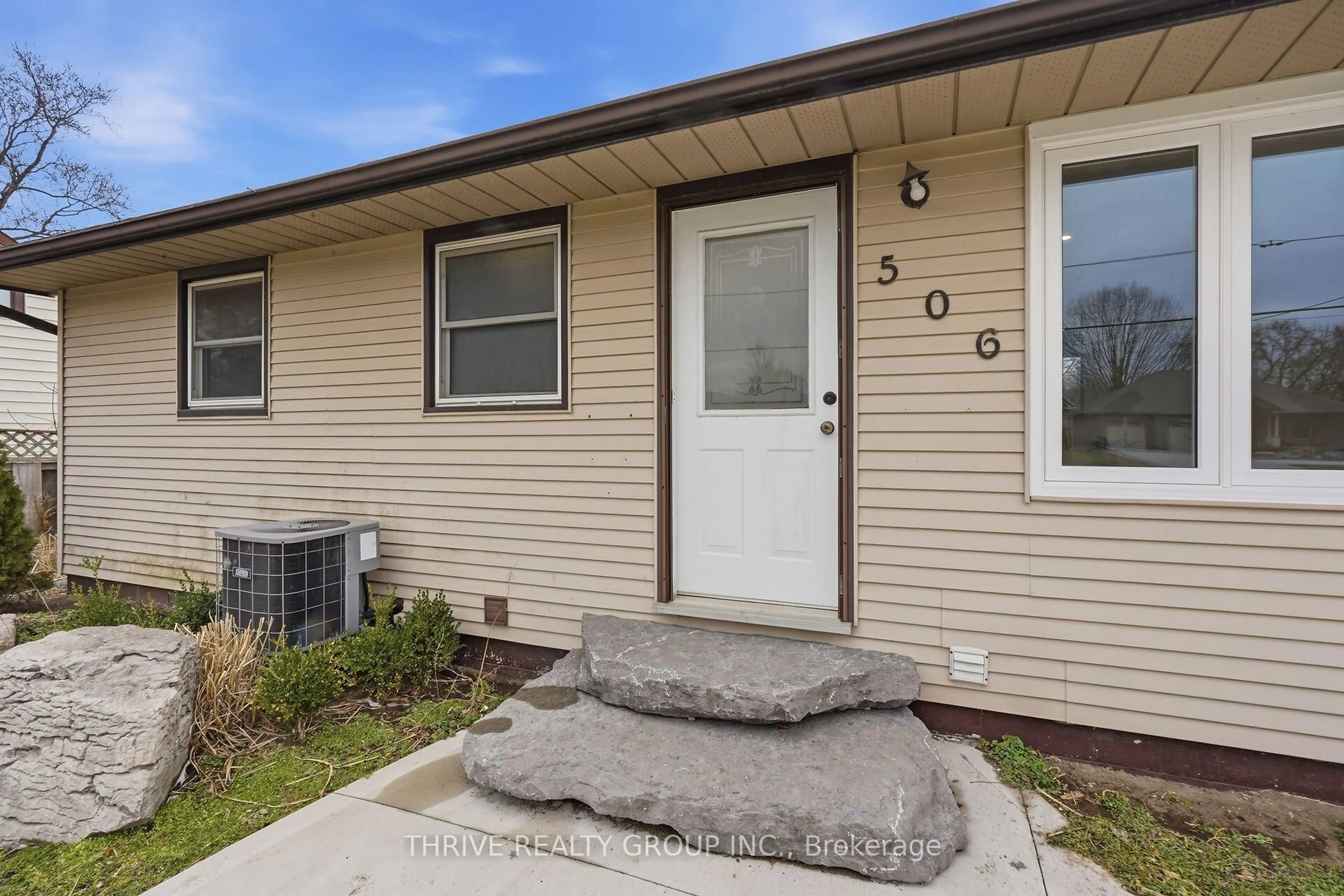 Home with vinyl exterior material, street for 506 Metcalfe St, Strathroy-Caradoc Ontario N7G 1R5