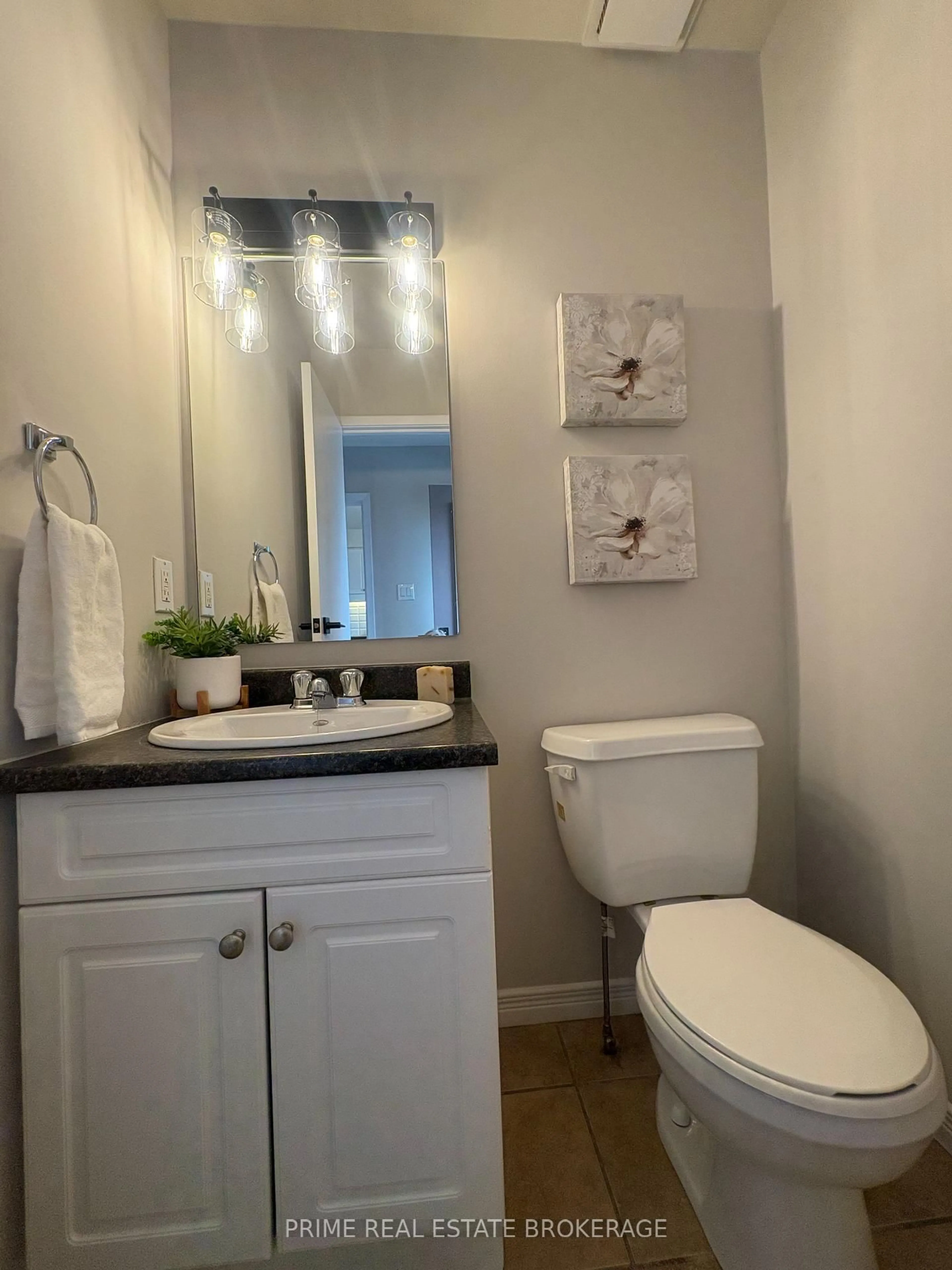 Standard bathroom, ceramic/tile floor for 35 Waterman Ave #33, London South Ontario N6C 5T3
