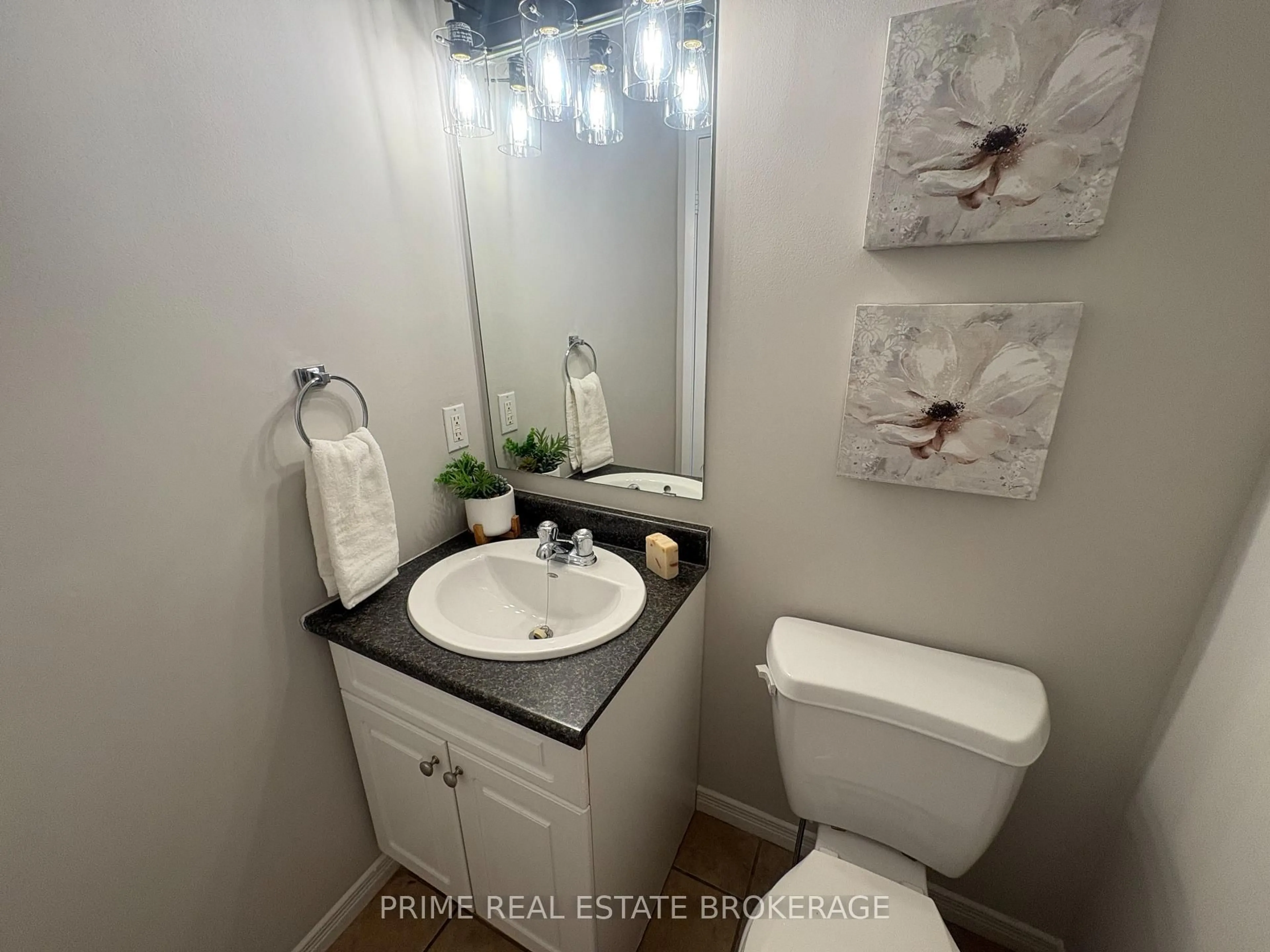 Standard bathroom, ceramic/tile floor for 35 Waterman Ave #33, London South Ontario N6C 5T3