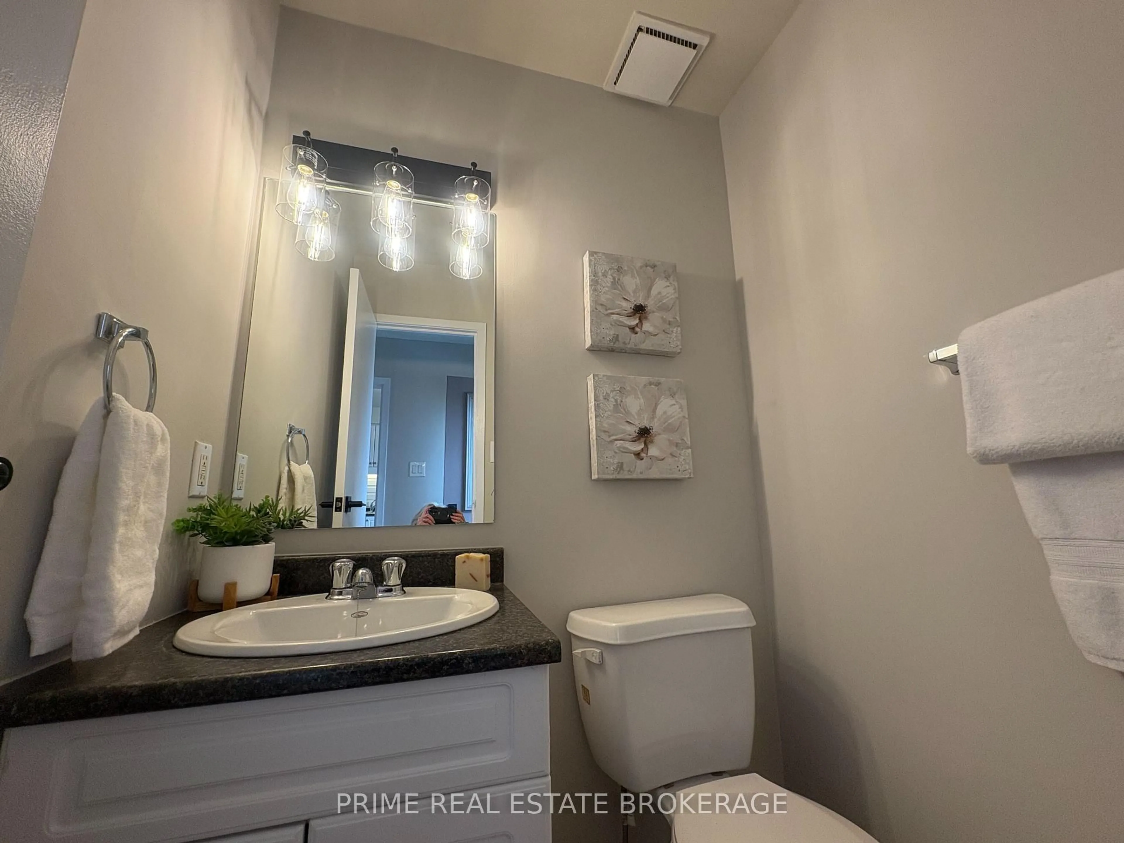 Standard bathroom, ceramic/tile floor for 35 Waterman Ave #33, London South Ontario N6C 5T3